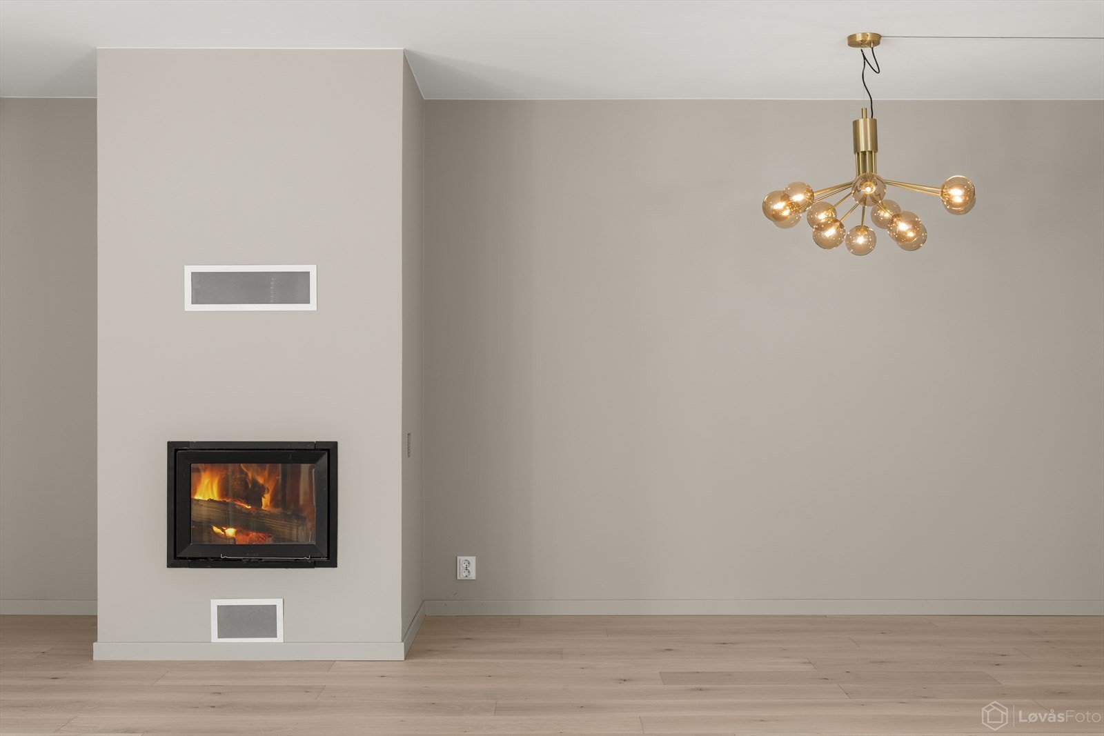 Moderne peisovn sørger for varme og god hygge om høsten og vinteren. Galleribilde