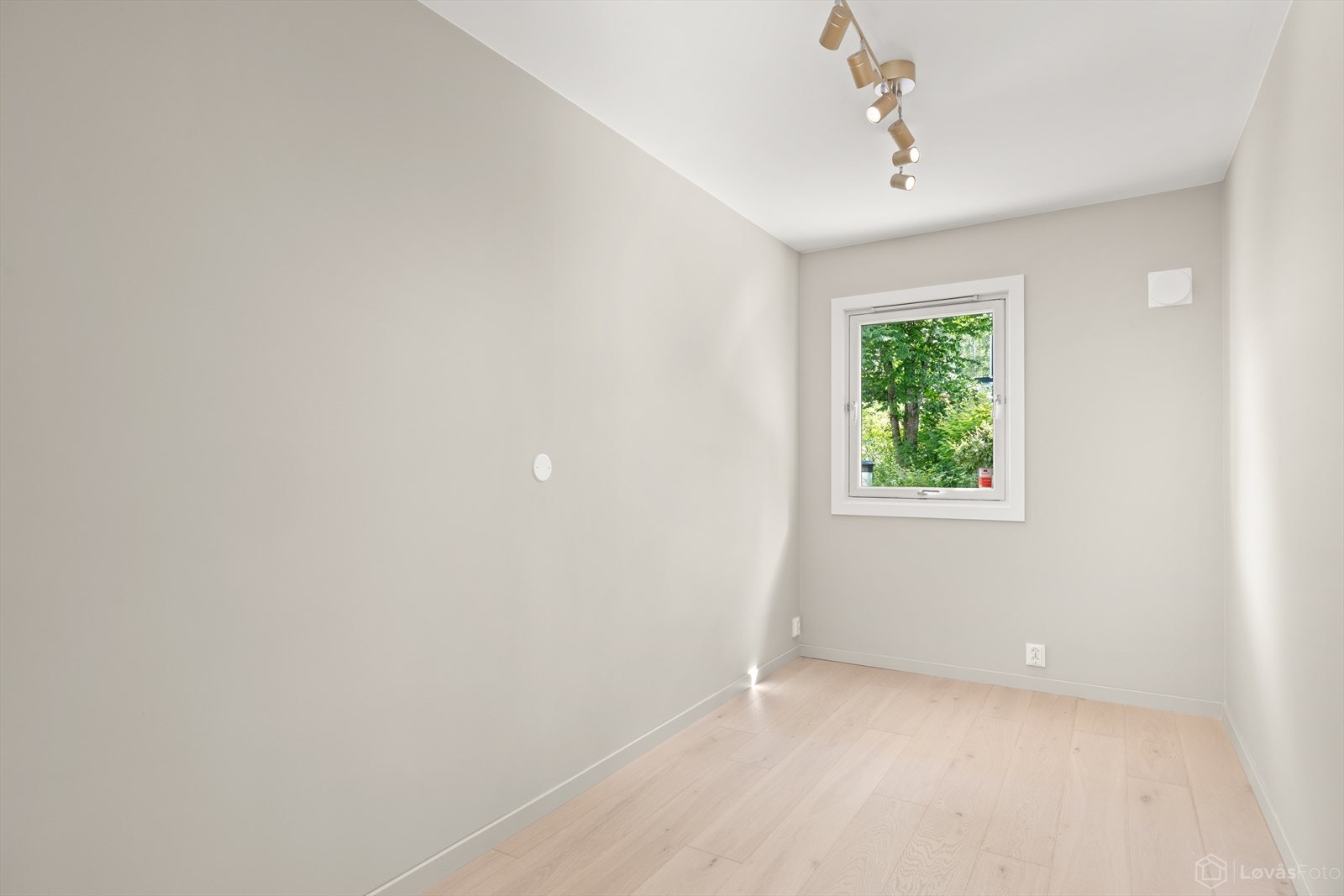 Her kan man innrede til for eksempel walk-in-closet, men det er også et fint rom for hjemmekontor eller barnerom for den minste. Galleribilde