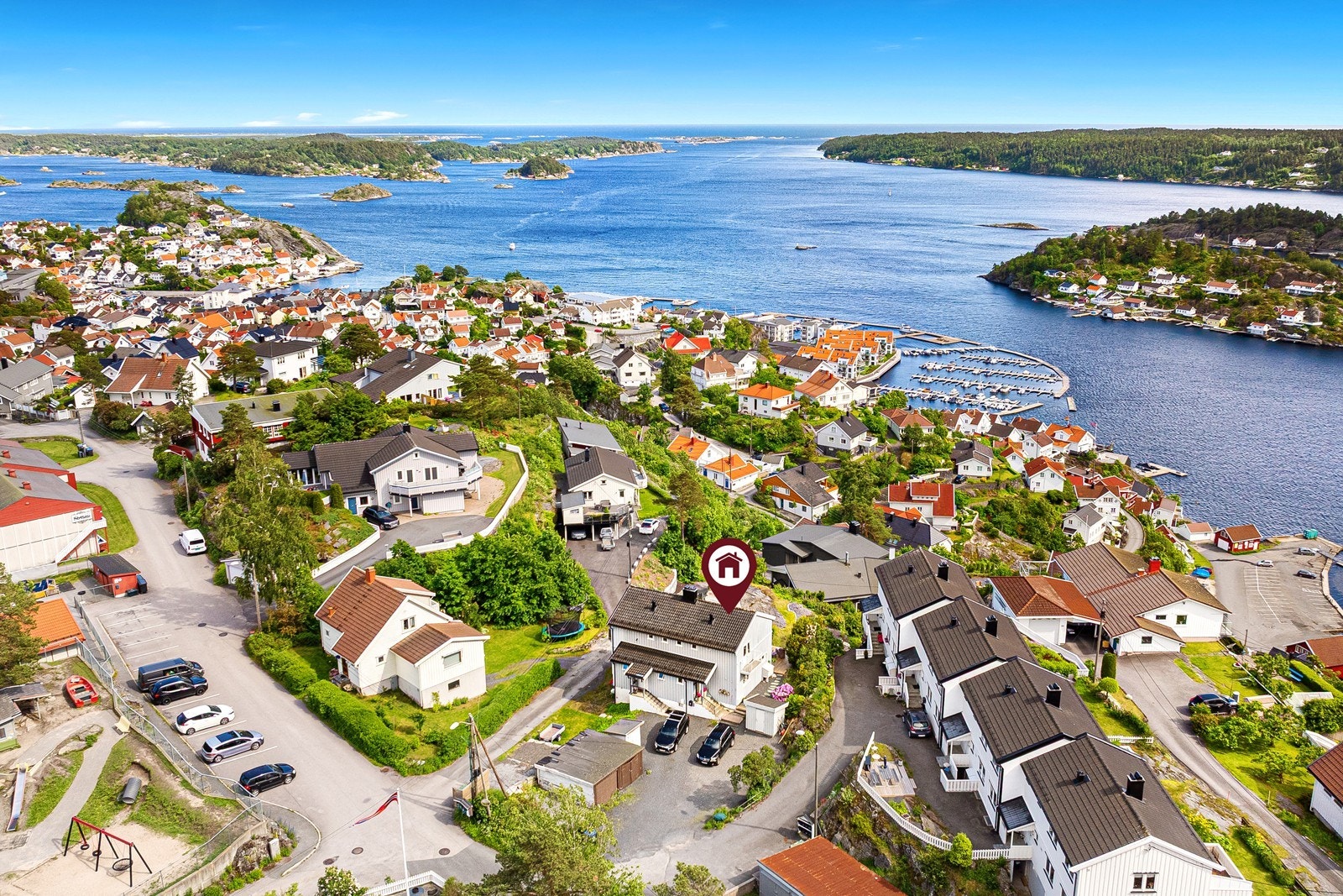Vestheiveien 12 ligger i et veletablert og barnevennlig boligområdet på Utsikten/Vestheia. Galleribilde