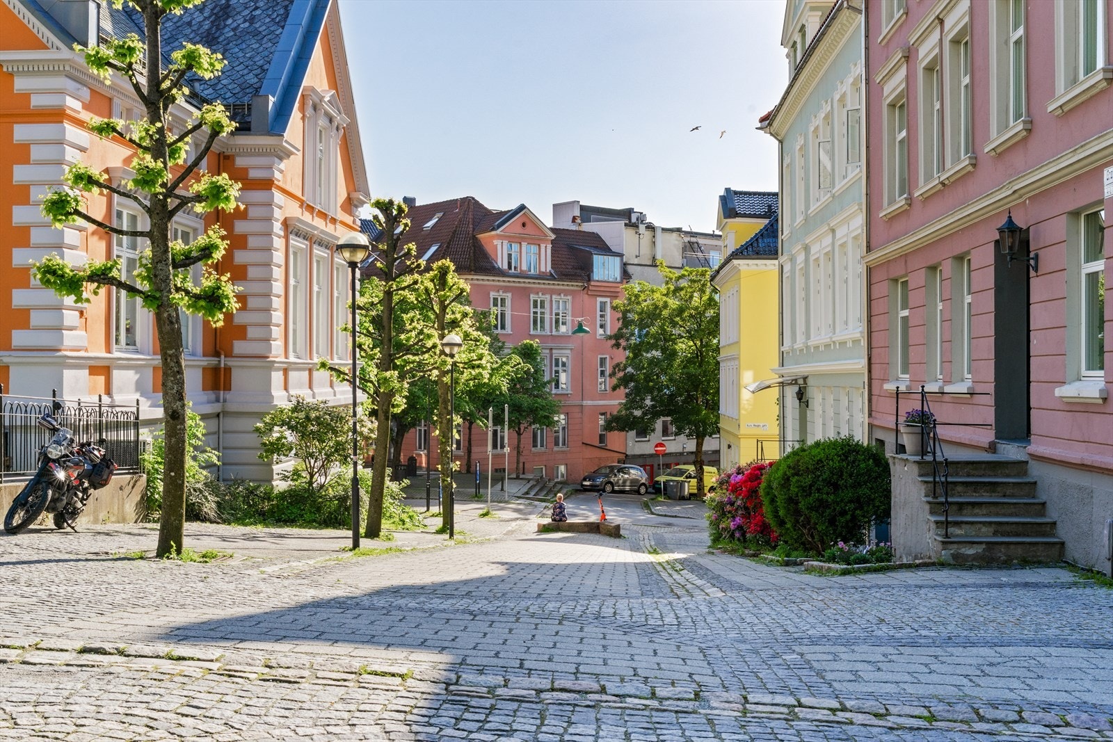 Leiligheten ligger sentralt til i en hyggelig gågate i Sandviken Galleribilde