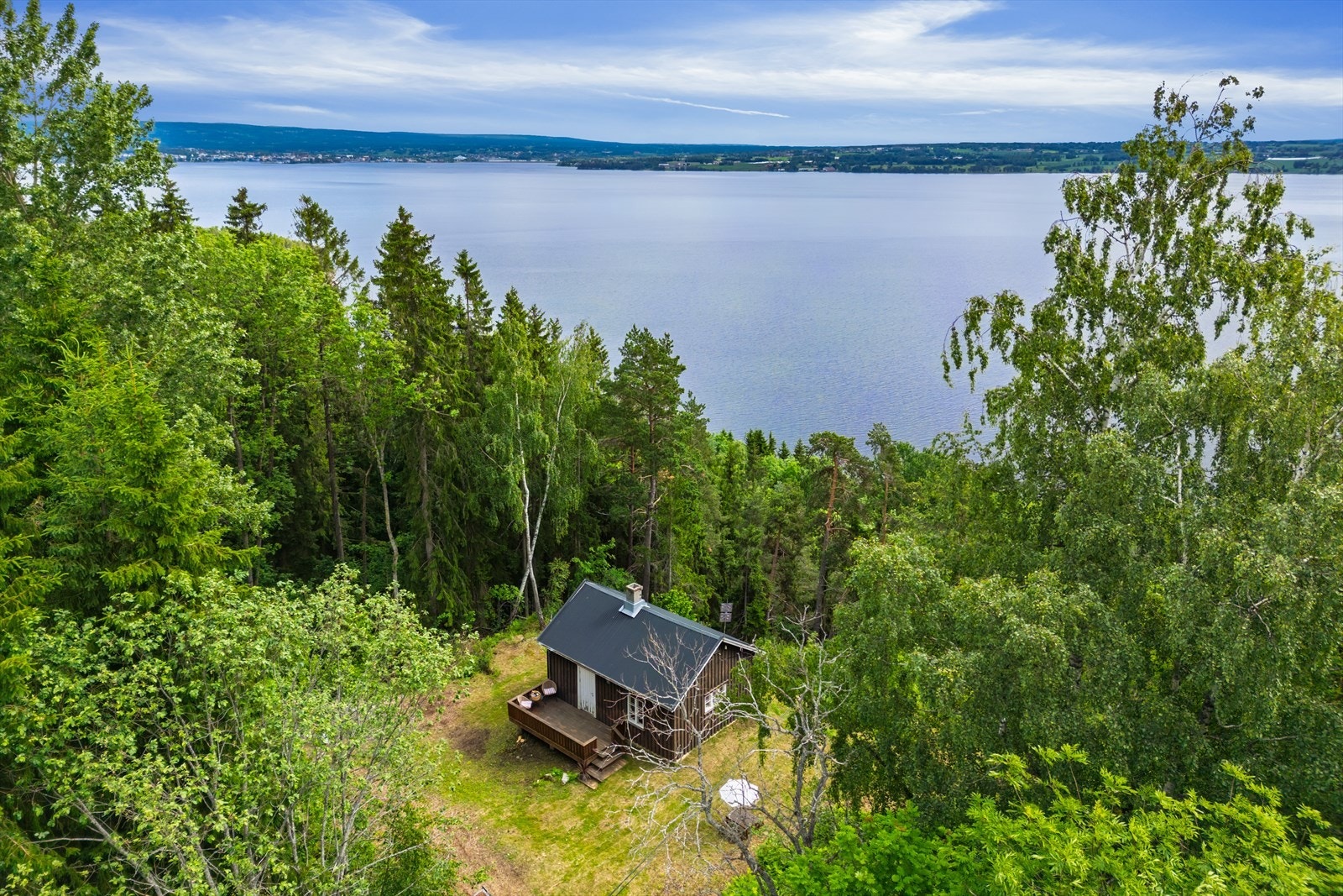 Idyllisk fritidseiendom med nærhet til Mjøsa. Galleribilde