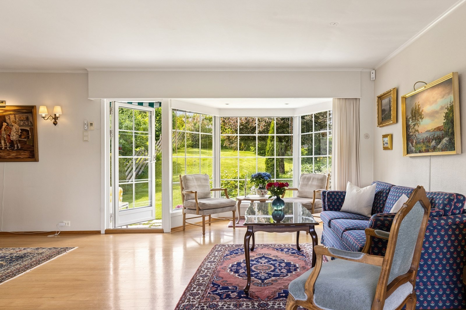 Fra stuen med fint karnapp Galleribilde