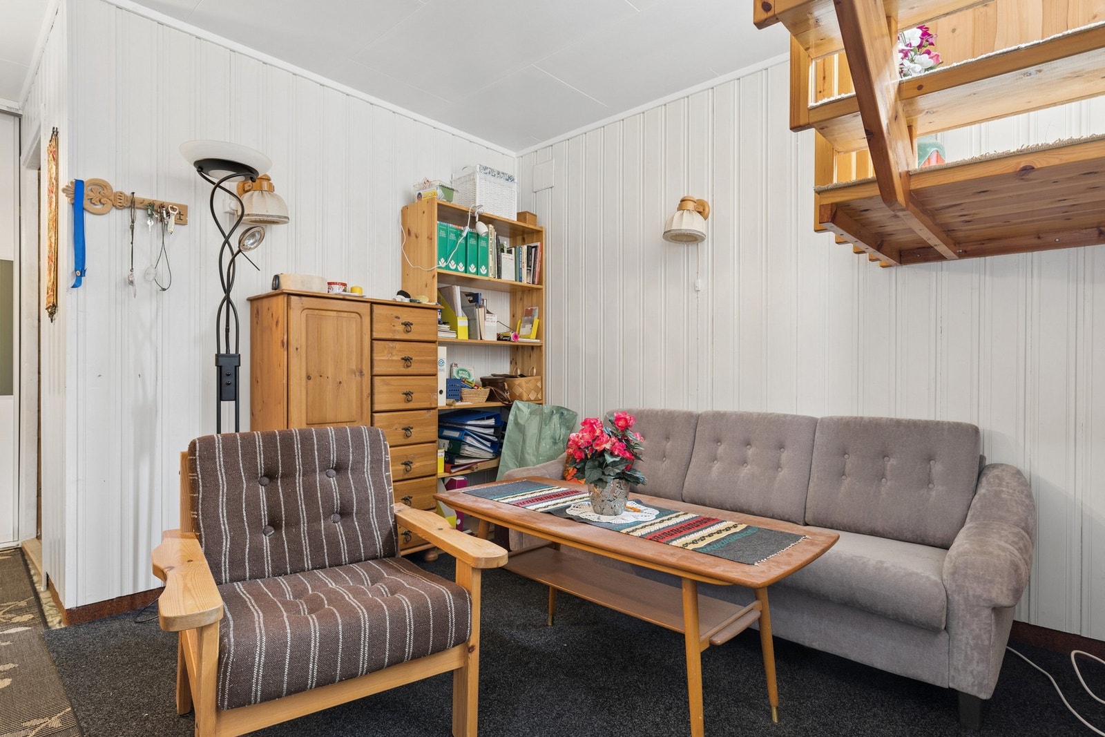 Kjellerstue med plass for en sofagruppe. Galleribilde