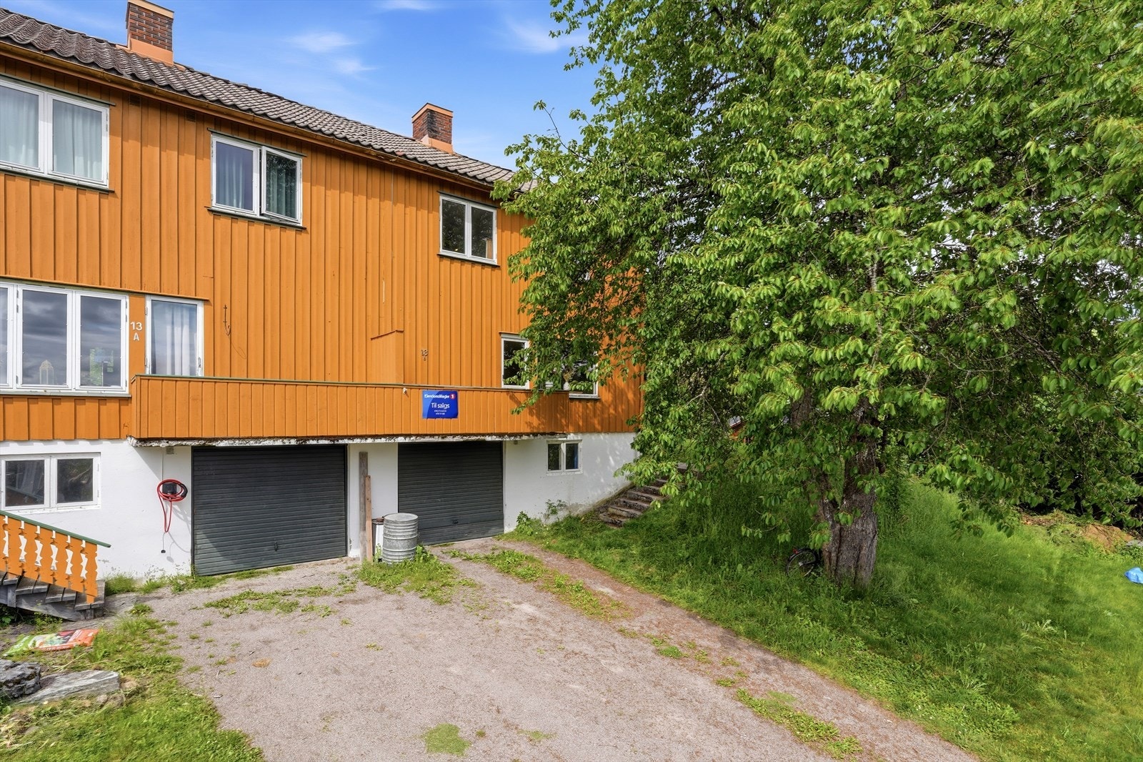 Vertikaldelt halvpart av tomannsbolig sentralt i Hvittingfoss sentrum. Galleribilde