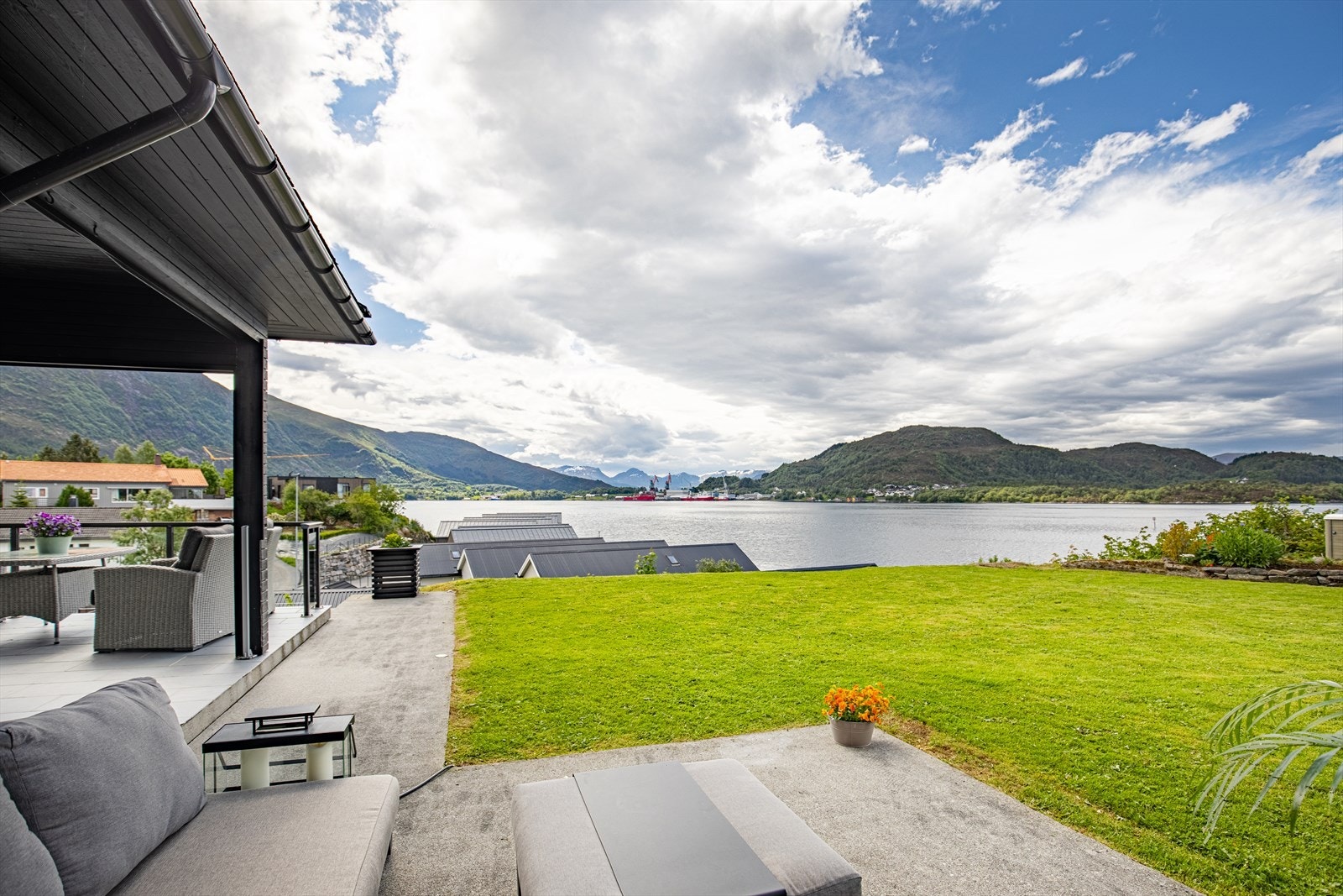 Flott utsikt over fjorden! Galleribilde