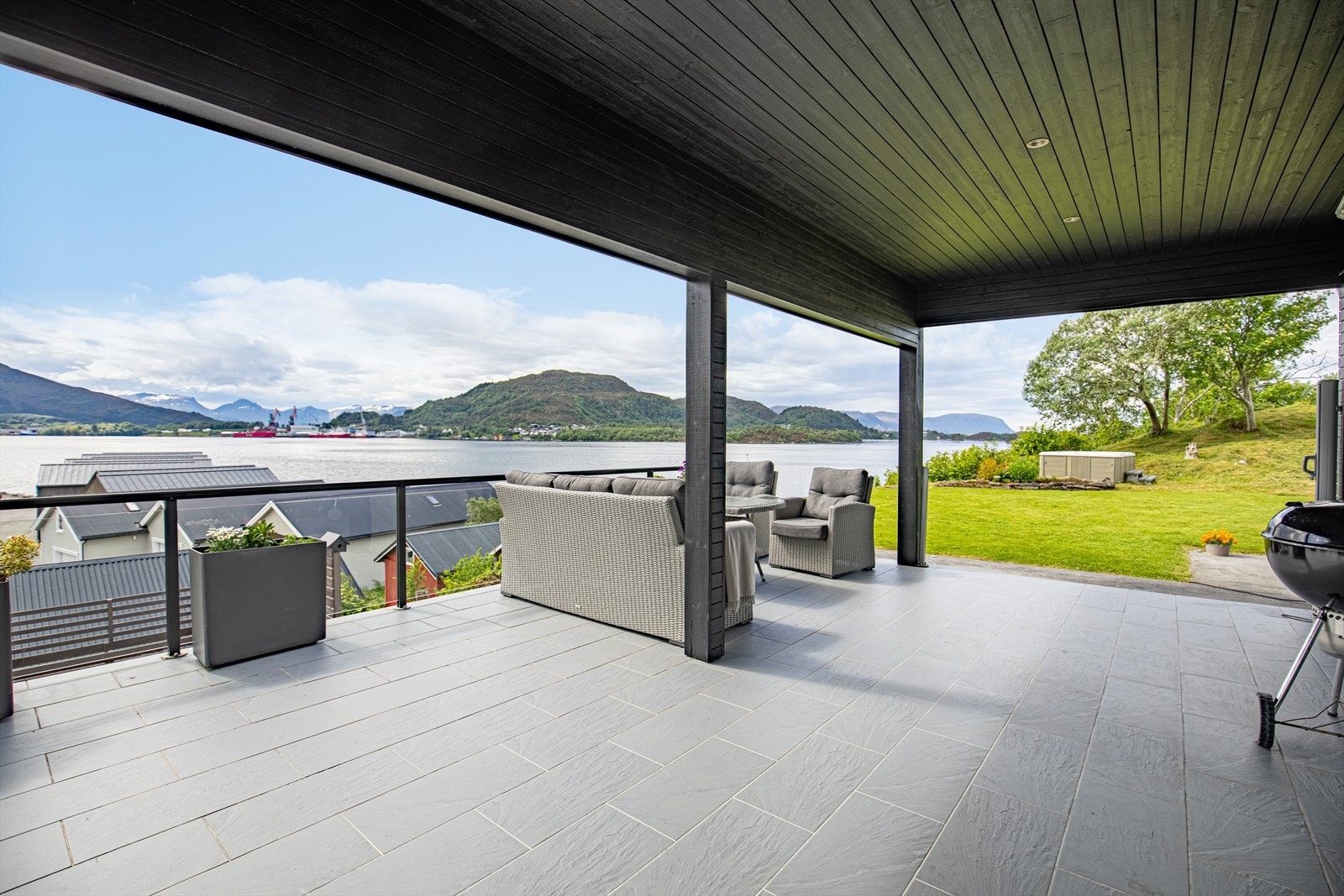 Flott utsikt over fjorden! Galleribilde