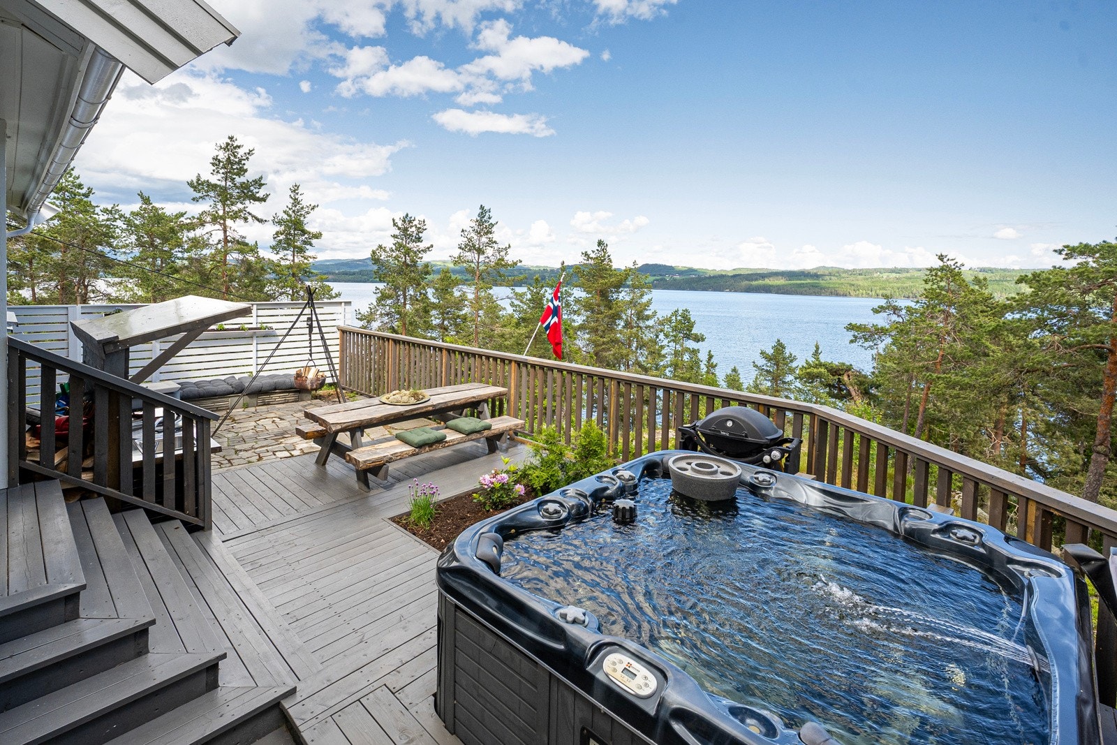 Stor terrasse - flott utsikt! Galleribilde