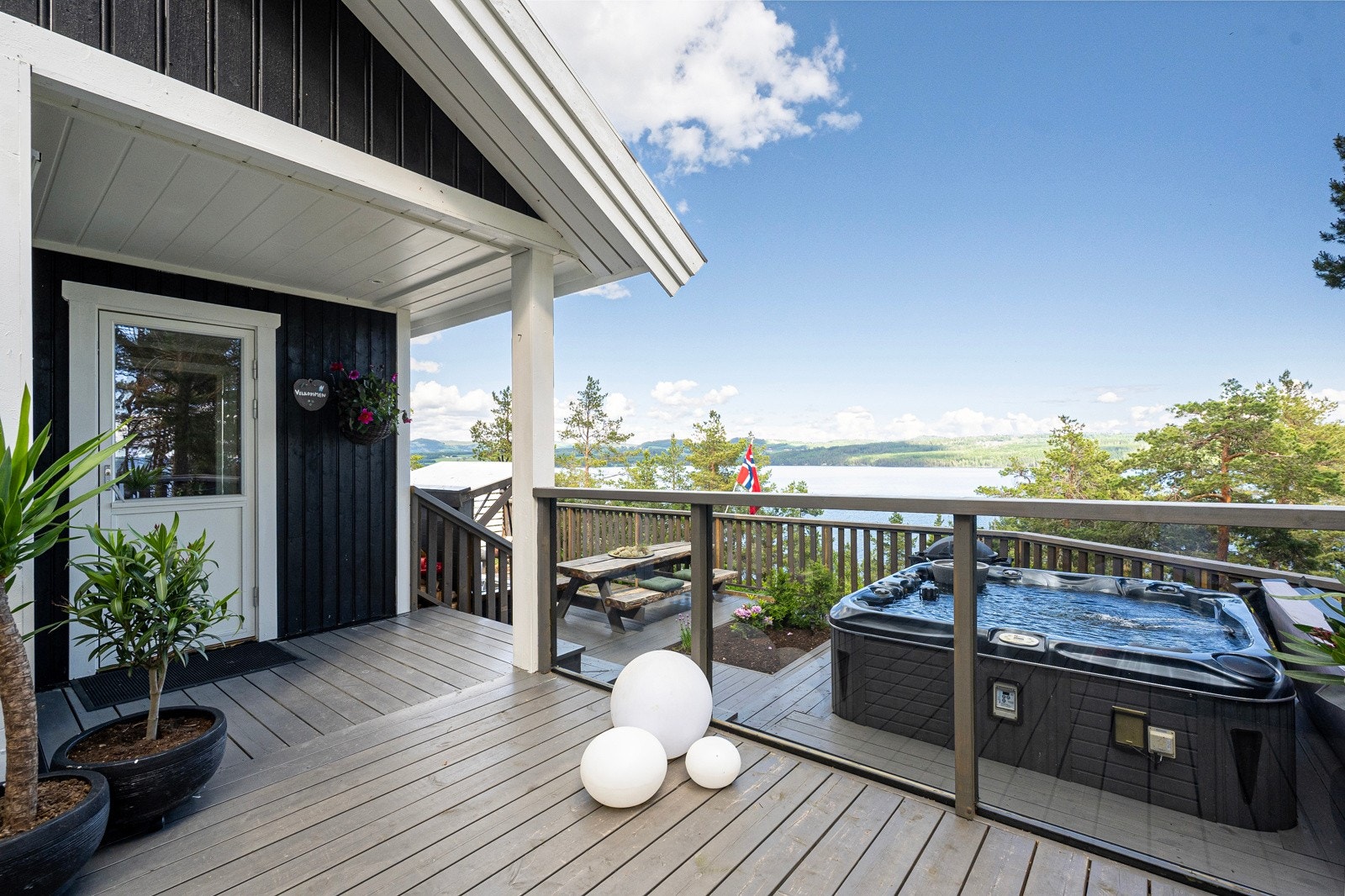 Jacuzzi på terrassen Galleribilde