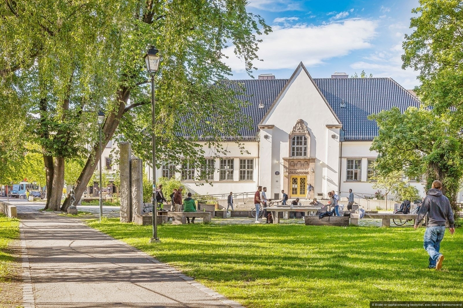 Schous plass - Deichman Grünerløkka. Et koselig sted for den som ønsker hjelp med å finne ny kunnskap, innsikt og inspirasjonen i hverdagen. Galleribilde