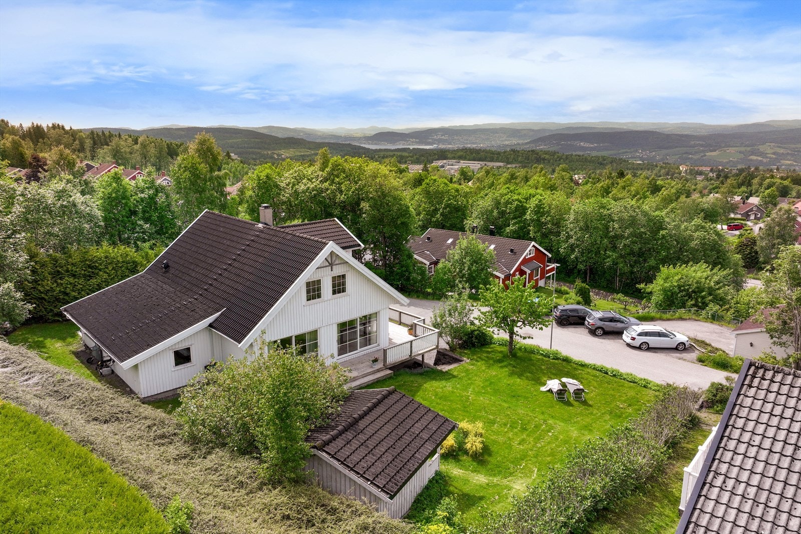 Selger beskriver område som godt etablert og stille med hyggelige naboer. Galleribilde