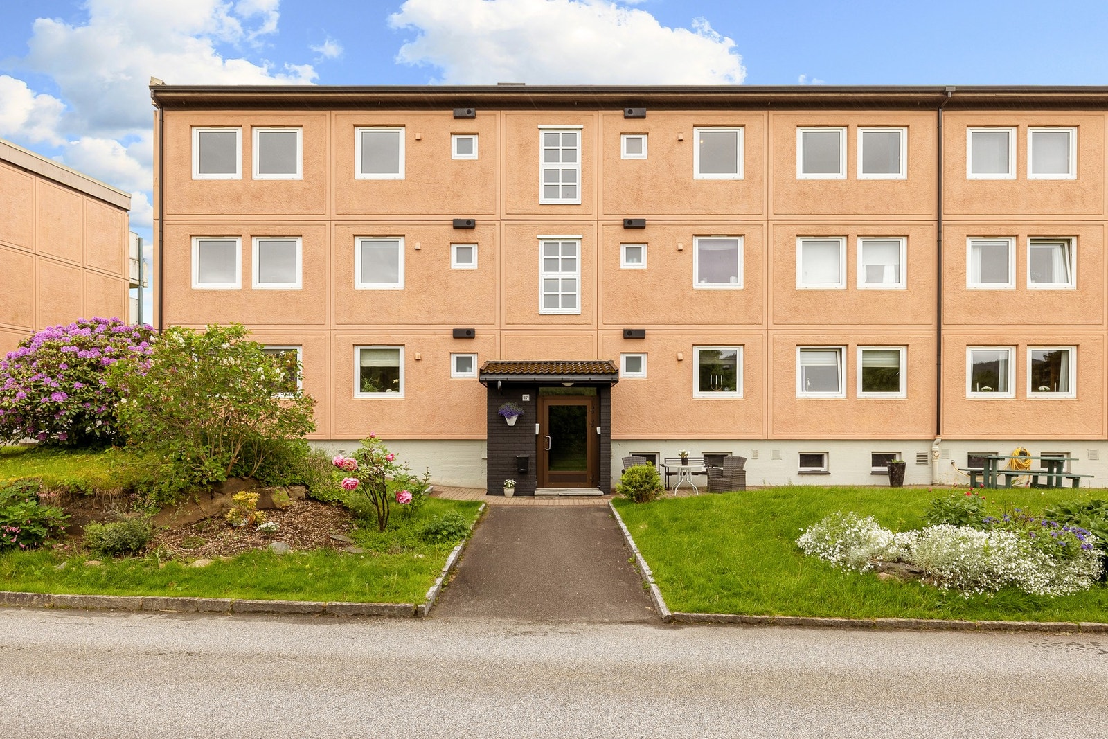 Borettslaget består av 569 leiligheter og fremstår svært veldrevet. Galleribilde