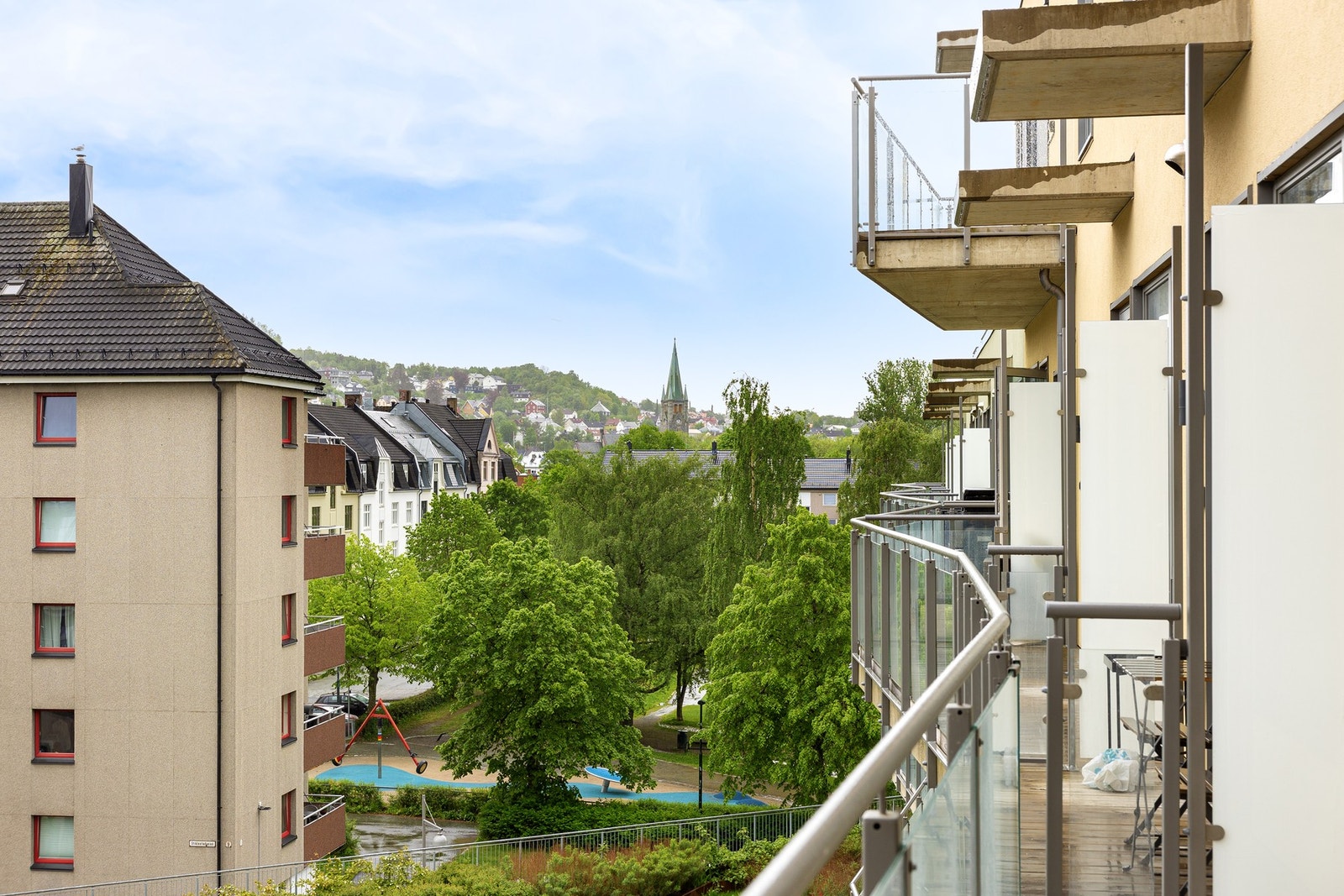 Med byggeår 2022 nyter leiligheten svært godt av en moderne standard og innehar fasiliteter som blant annet balansert ventilasjon, heisadkomst og vannbåren gulvvarme. Galleribilde
