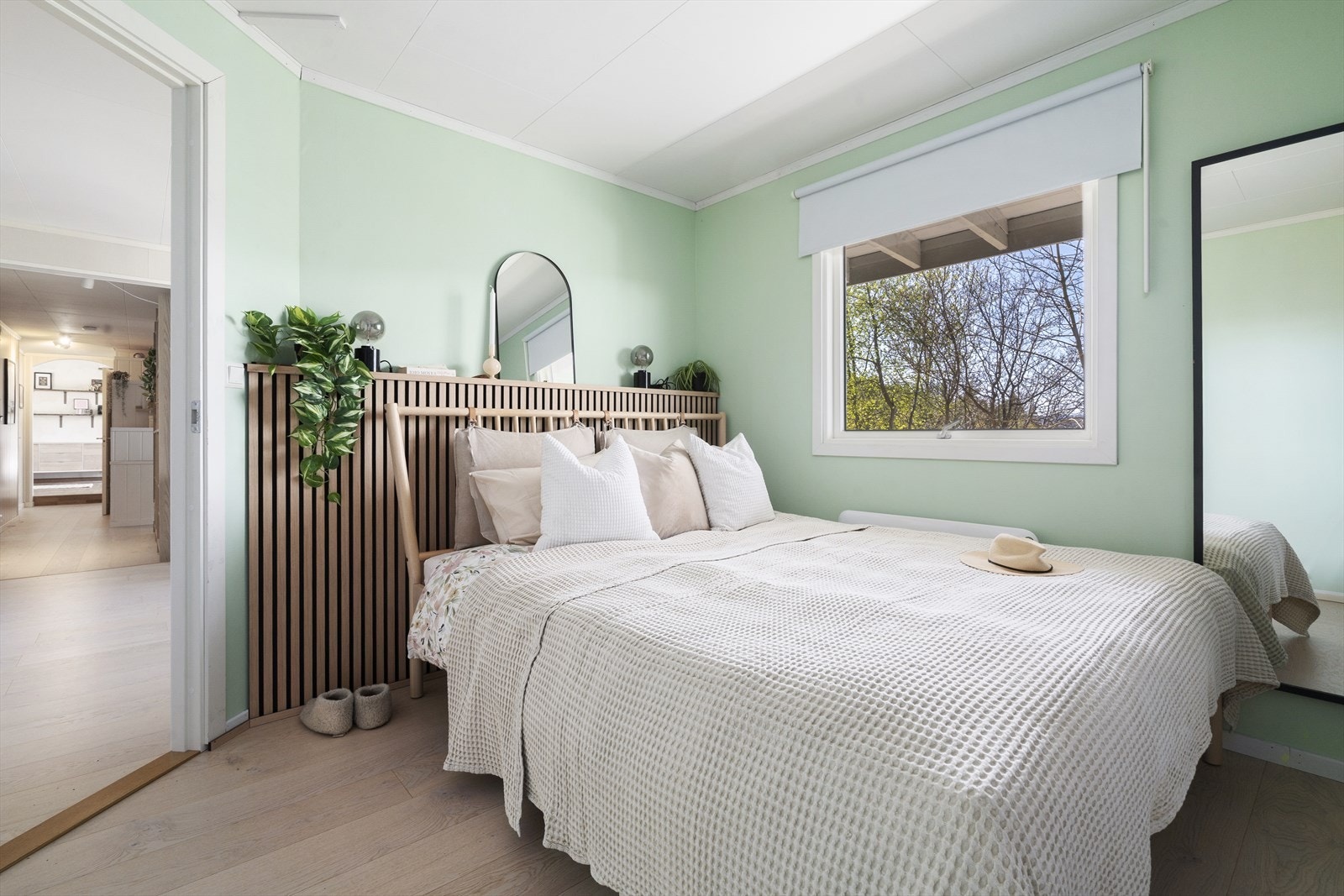 Flott soverom med stor garderobe, rommet ble pusset opp 2025 Galleribilde