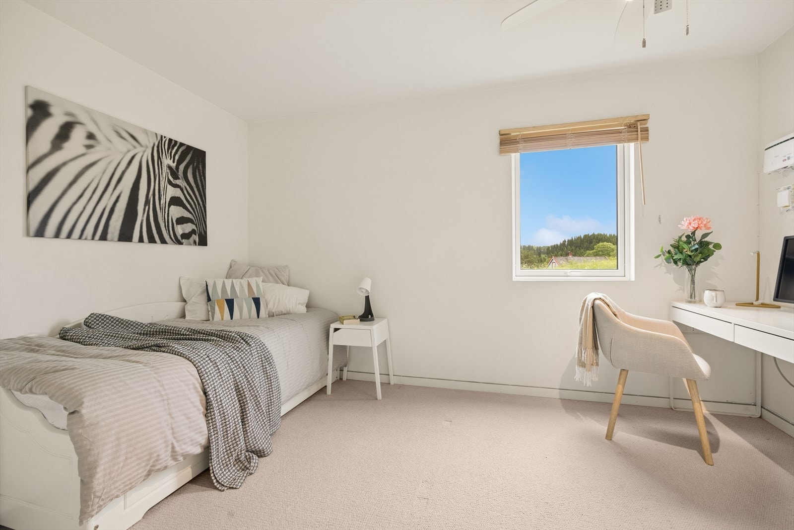 Soverom 2 er på 11,2m². Galleribilde