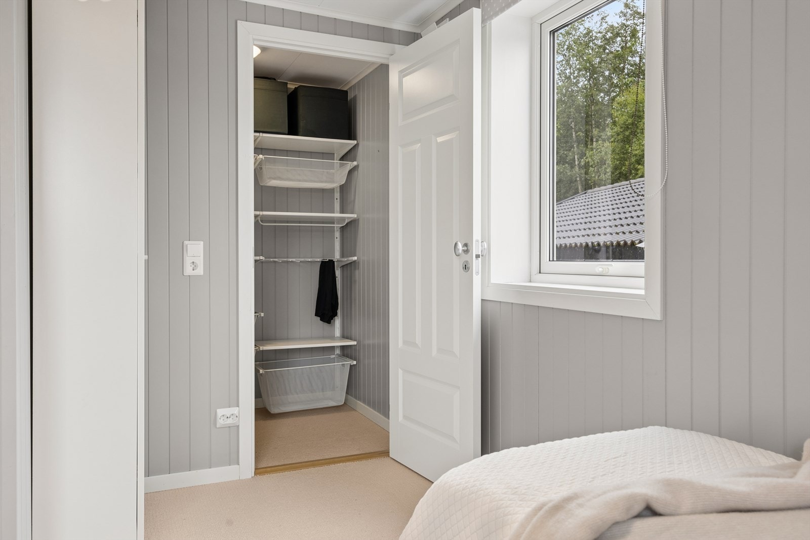 Dette rommet har også eget garderoberom på 2m². Galleribilde