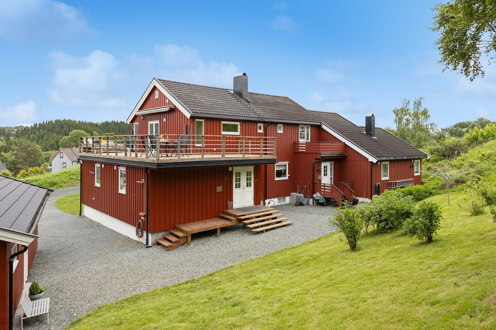 Velkommen til Ringvegen 12 - en innholdsrik halvpart i familievennlige omgivelser på Selsbakk! Galleribilde