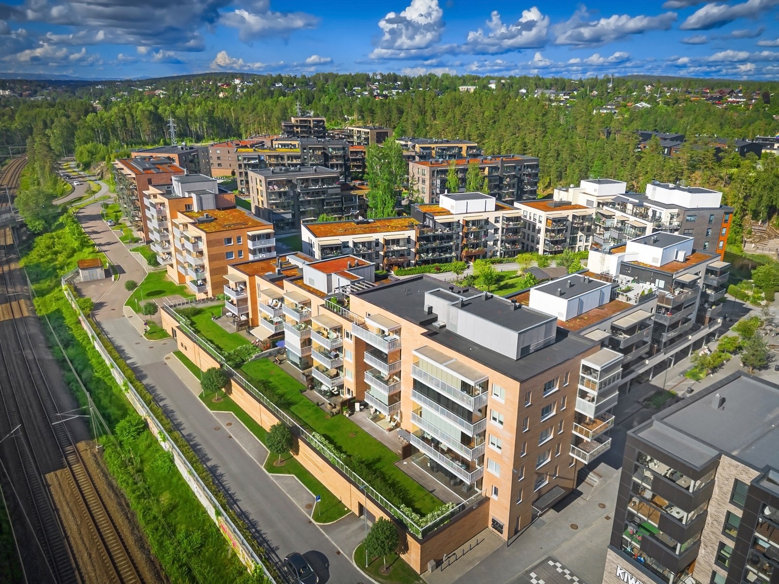 Kort vei til Myrvoll stasjon med togforbindelser som går 4x/t til Oslo og Ski Galleribilde