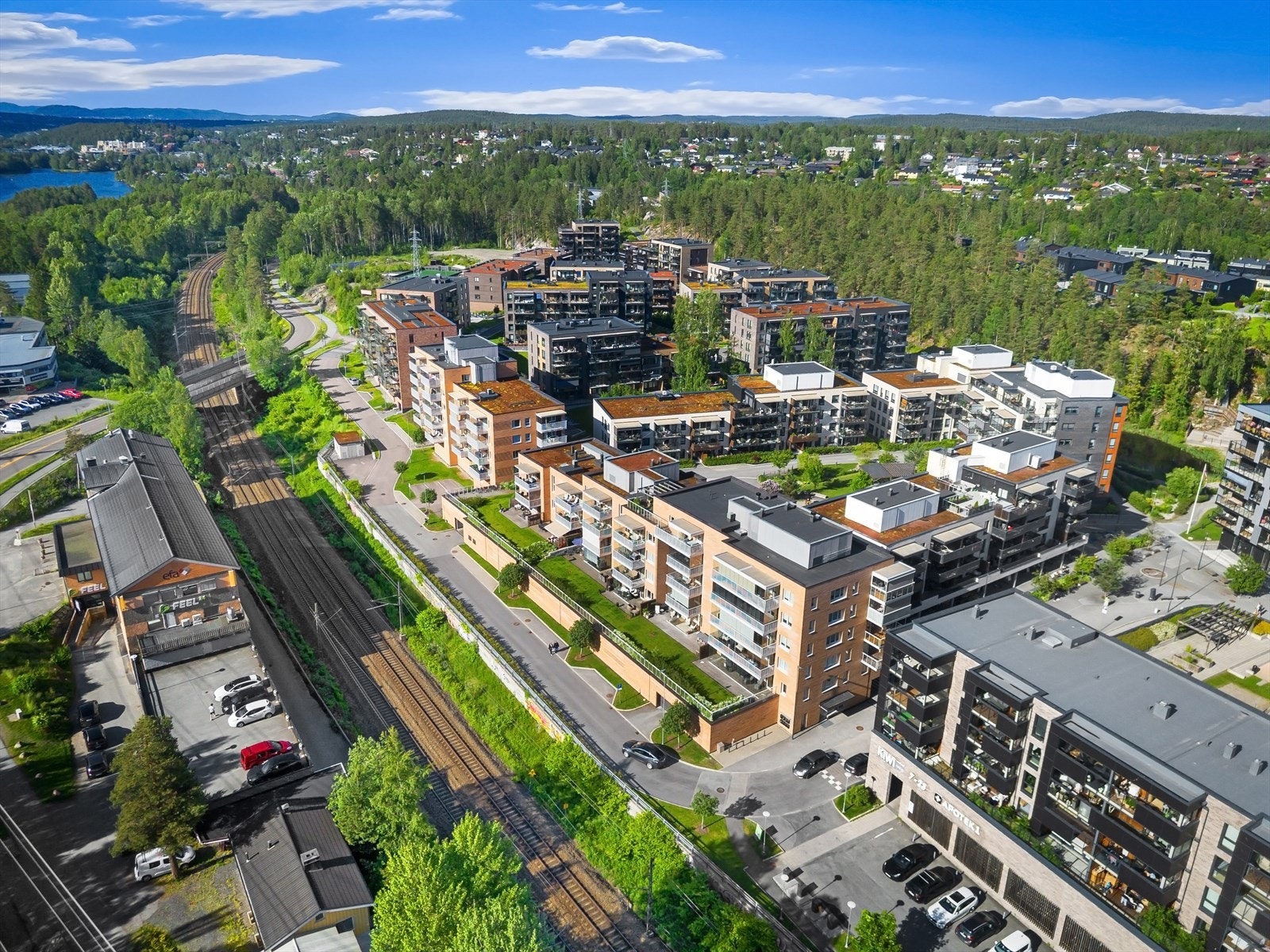Kort vei til Myrvoll stasjon med togforbindelser som går 4x/t til Oslo og Ski Galleribilde