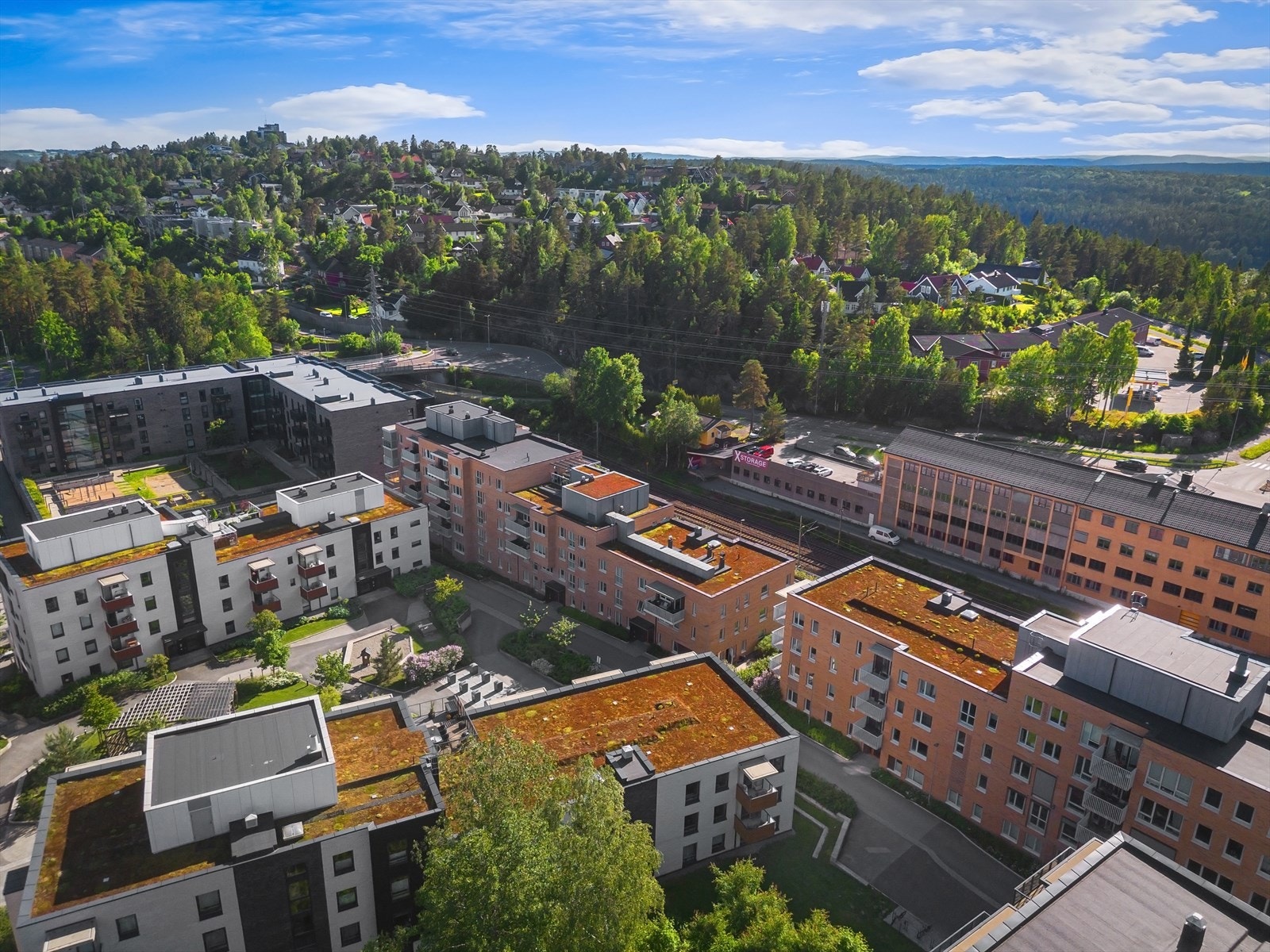 Kort vei til Myrvoll sentrum med Kiwi, apotek, baker, frisør m.m. Galleribilde
