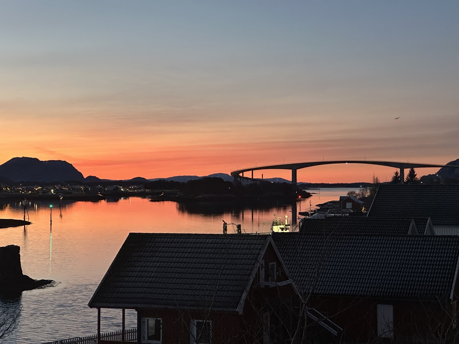 - Selgers private bilder - Solnedgang mot sør. Galleribilde