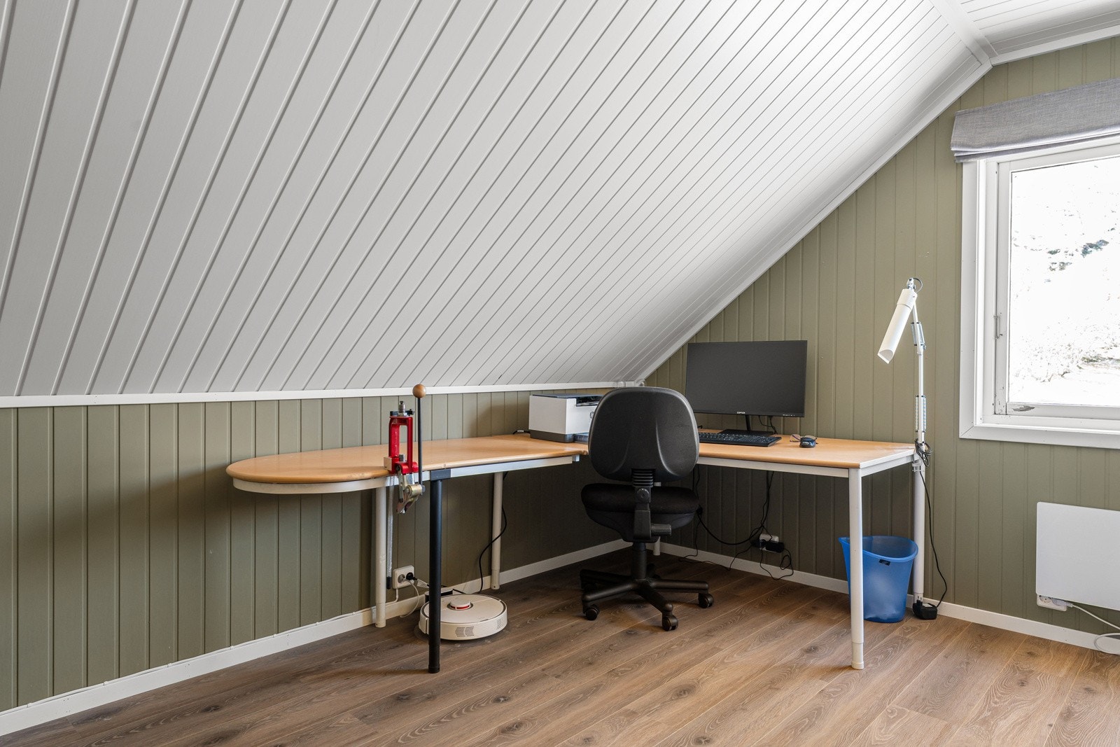 Til tross for skråtak er det god plass for å etablere kontor. Galleribilde