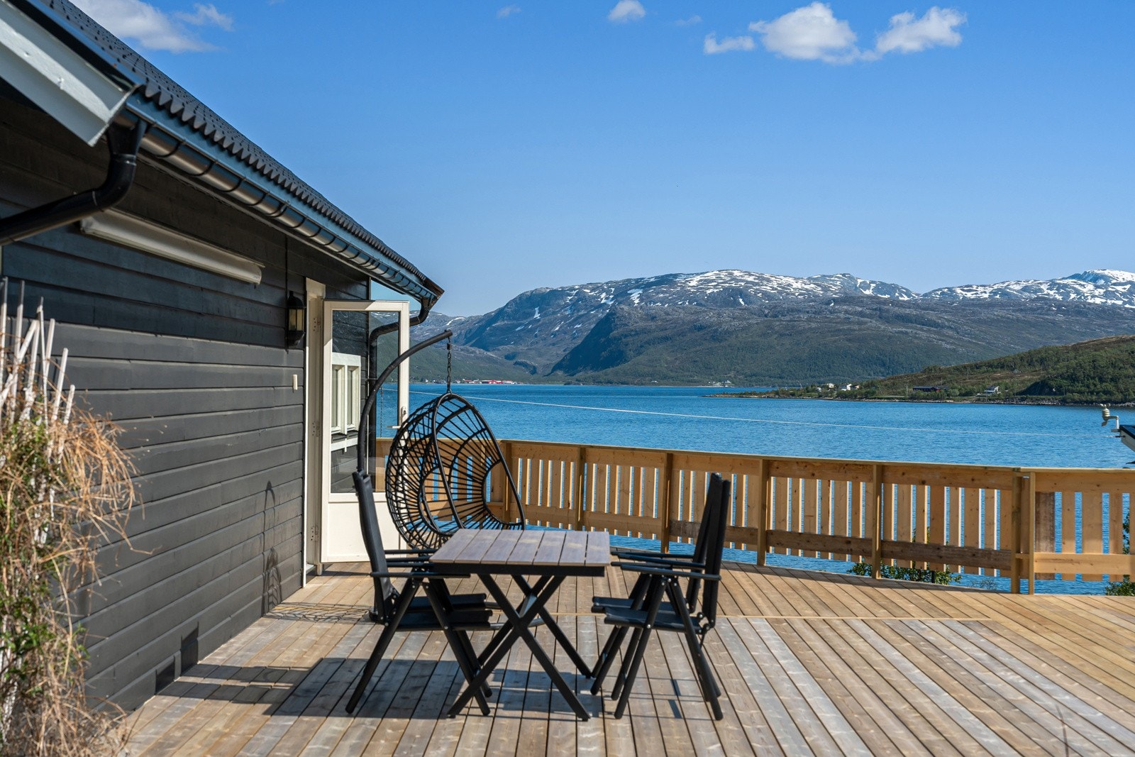 Uteområdet har svært god plass for møblering. Galleribilde