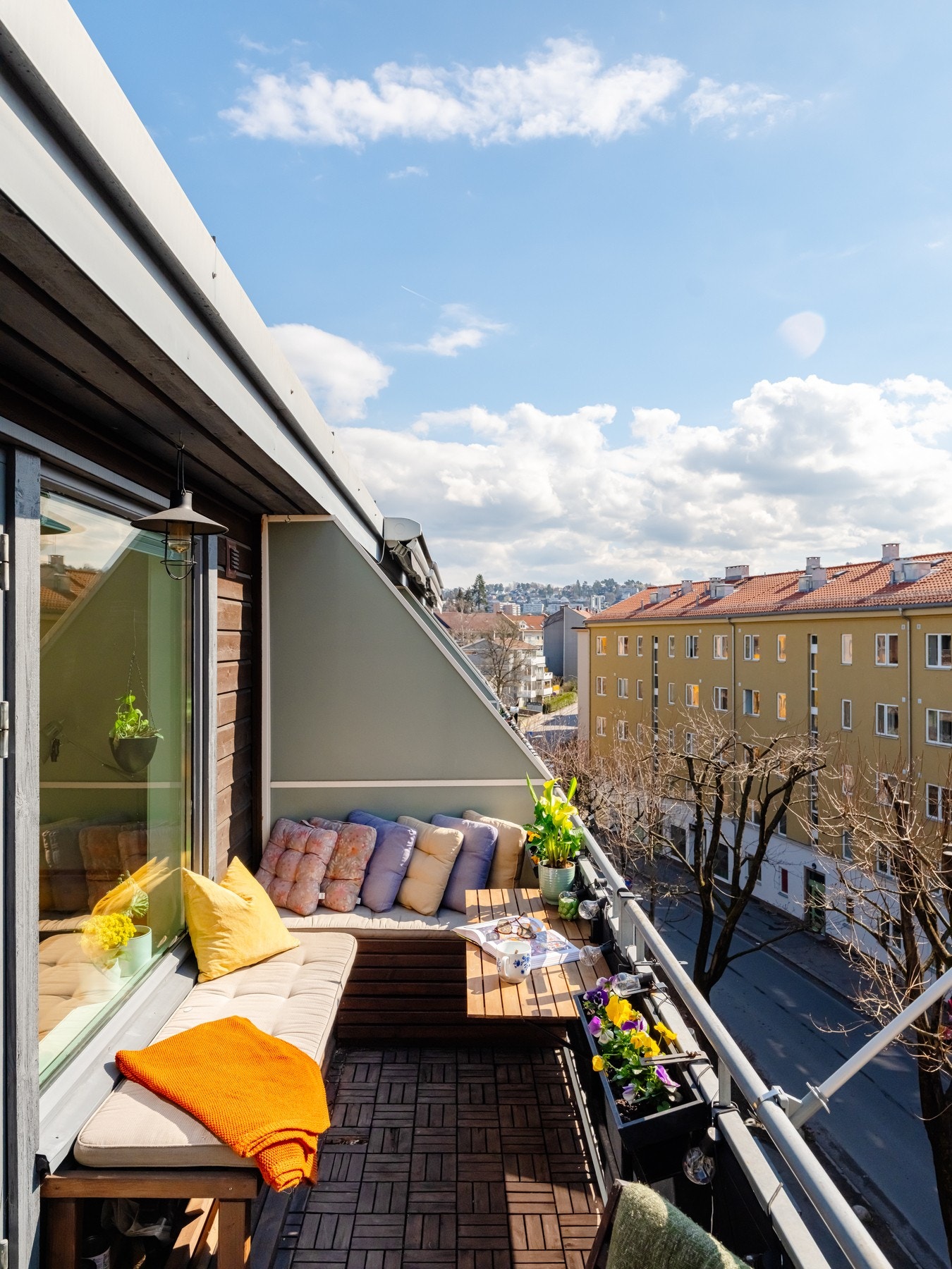 Her får du fine solforhold med sol fra ca. 10:00 til 18:00 i følge selger. Galleribilde