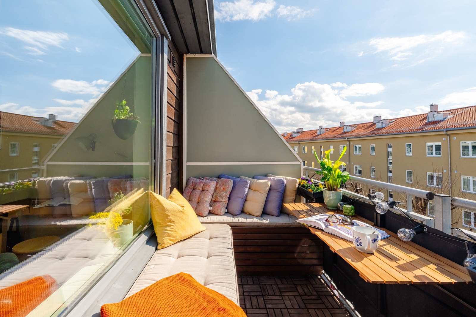 Uteplassen er på 8 kvm og gir med det god plass for møblement, beplantning og grill. Galleribilde