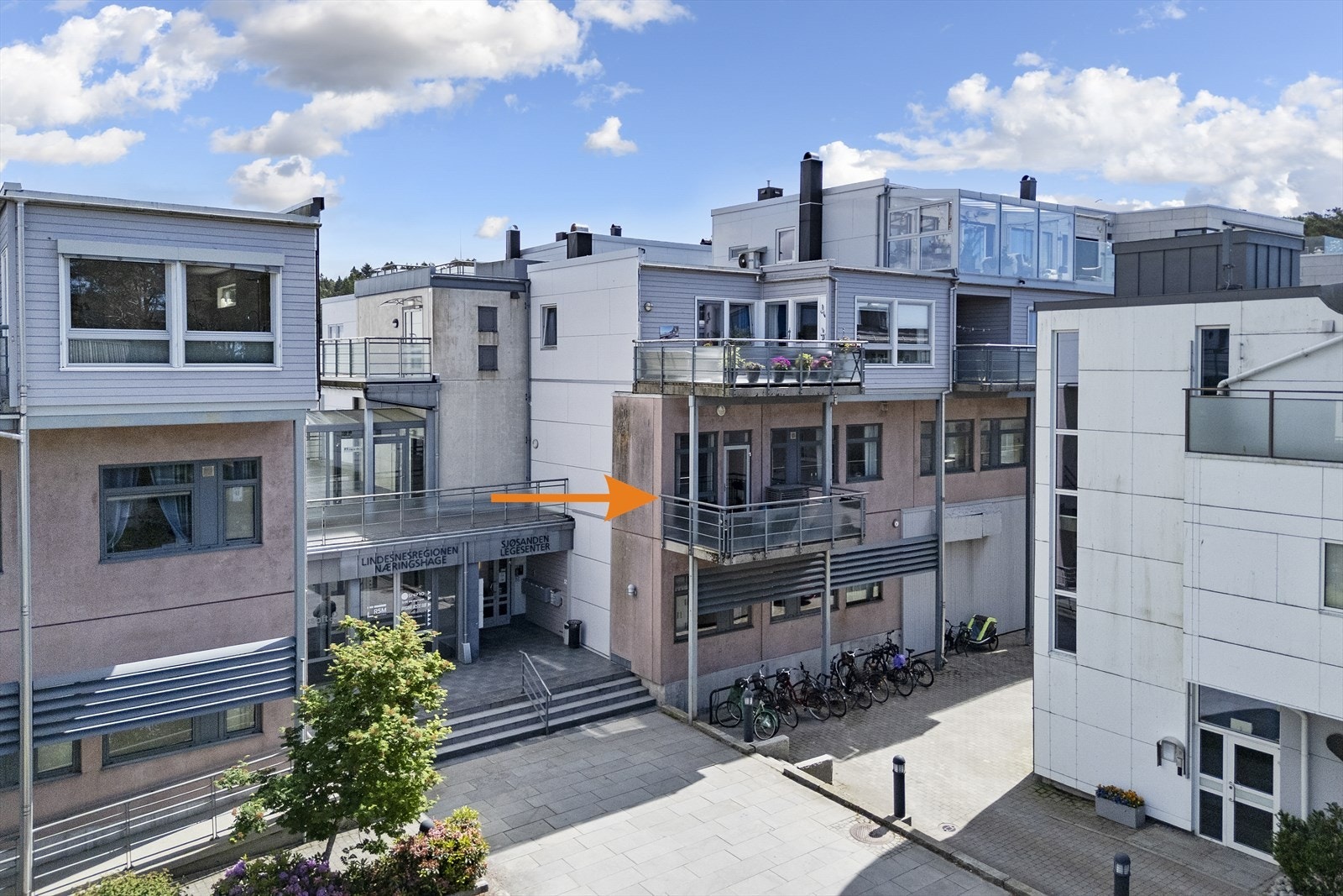 Leilighet i byggets 2.etg med alt på en flate Galleribilde