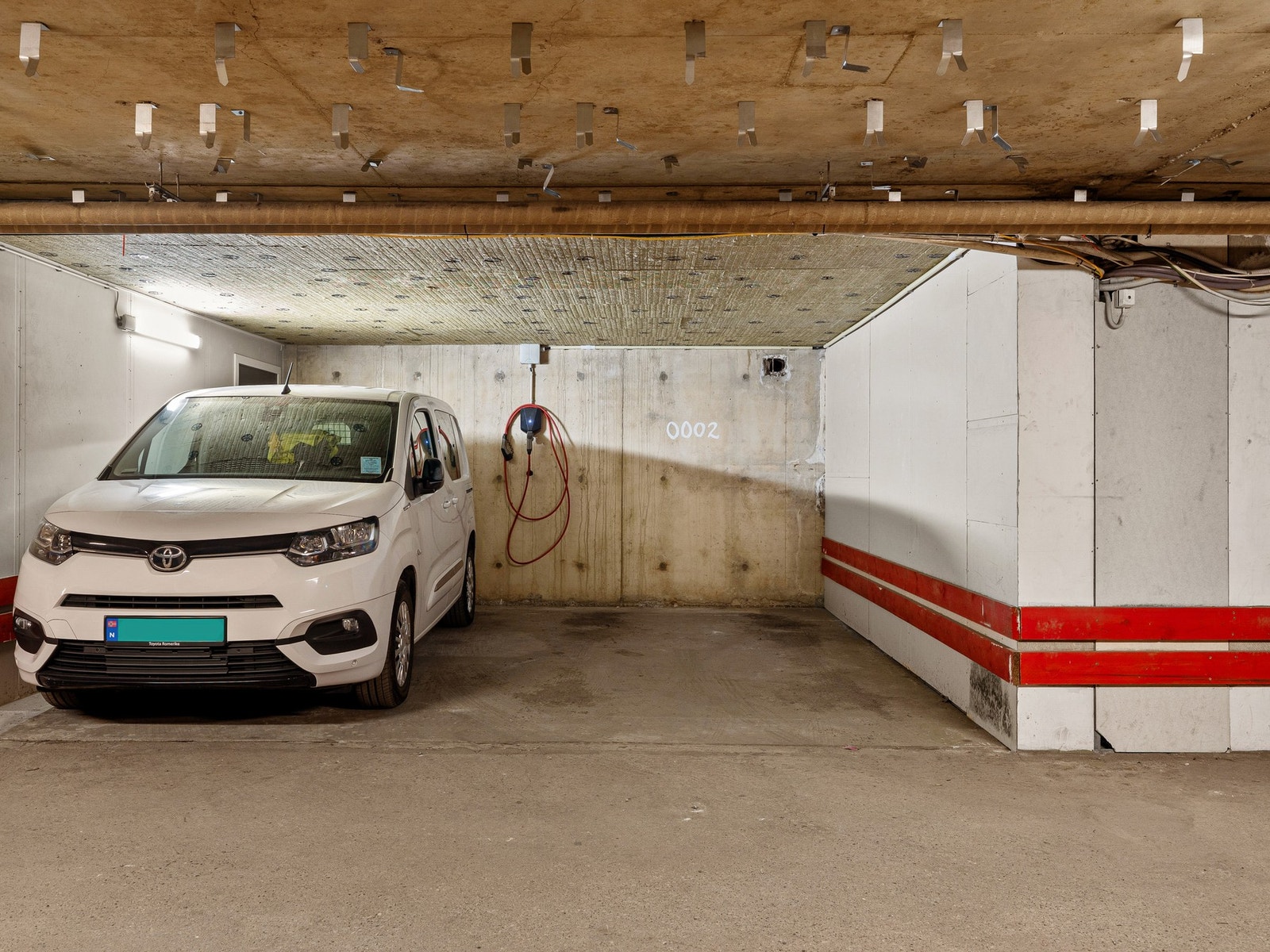 Nåværende eier leier garasjeplass gjennom borettslaget. Leien er inkludert i felleskostandene. Galleribilde