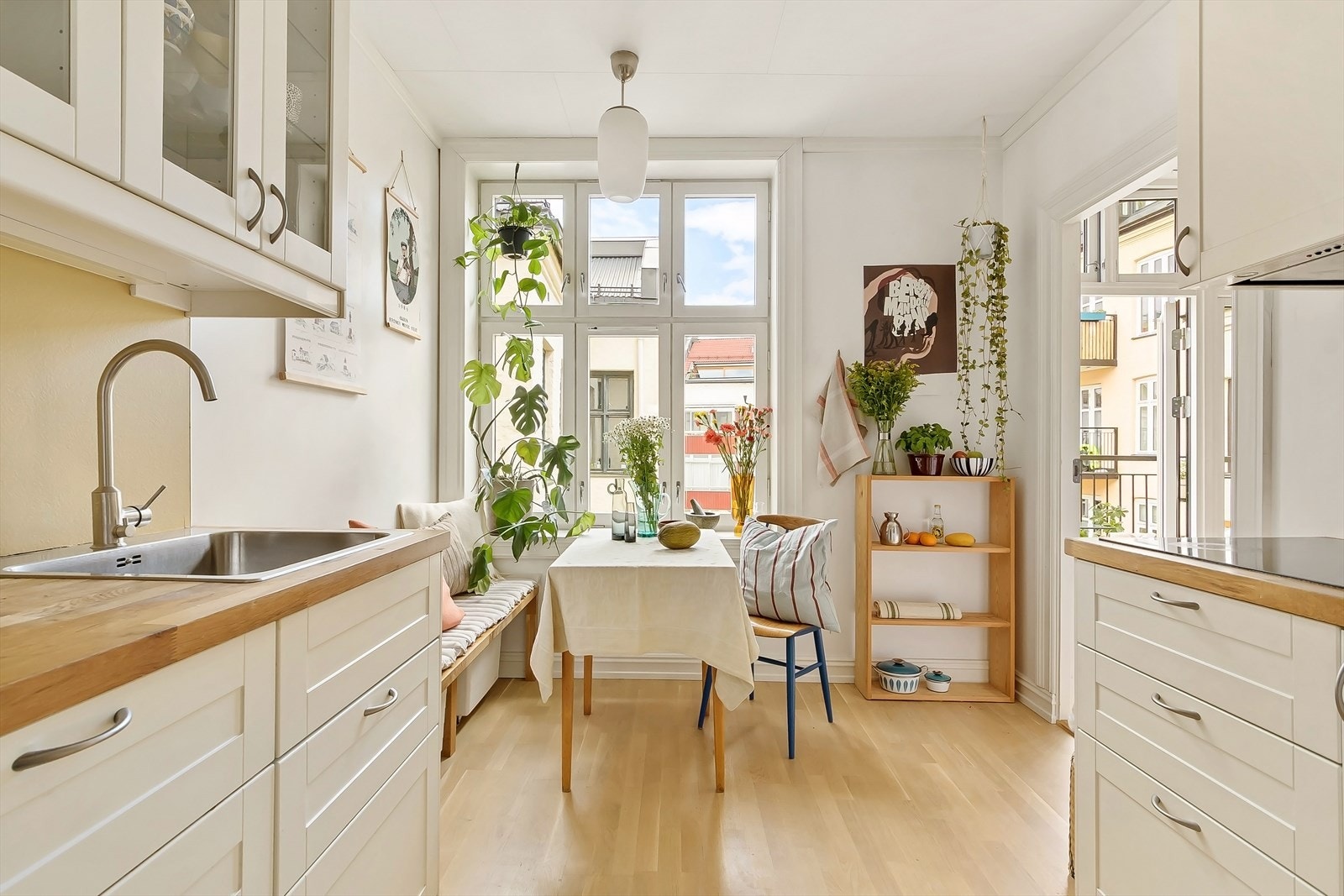 Her får du en klassisk perle med fine detaljer, god planløsning og god intern beliggenhet. Galleribilde