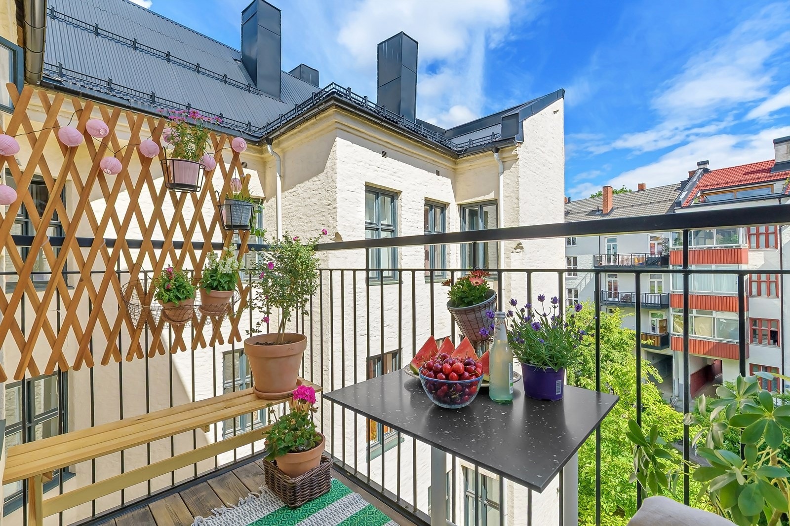 Her får kjøper gleden av hyggelig utsyn mot idyllisk indre gård i rolige omgivelser. Galleribilde