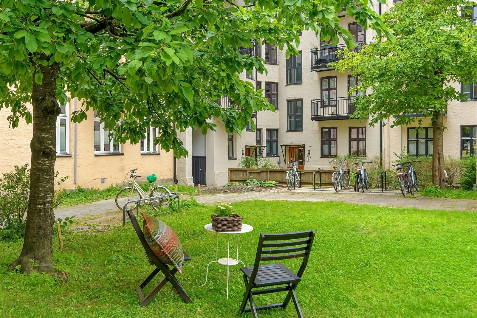 Her kan du nyte lange sommerdager i stille og skjermede omgivelser midt i byen. Galleribilde