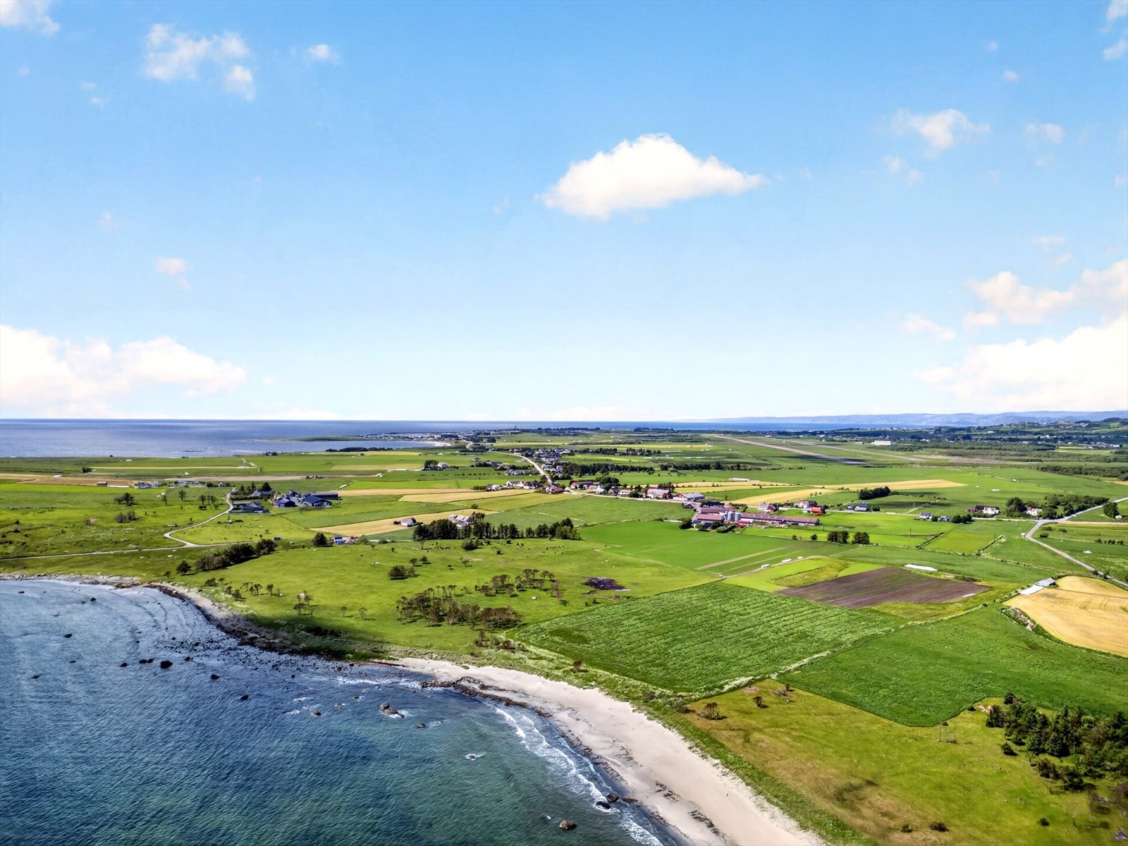 Vakre Lista med de lange sandstrendene og den frodige naturen. Galleribilde