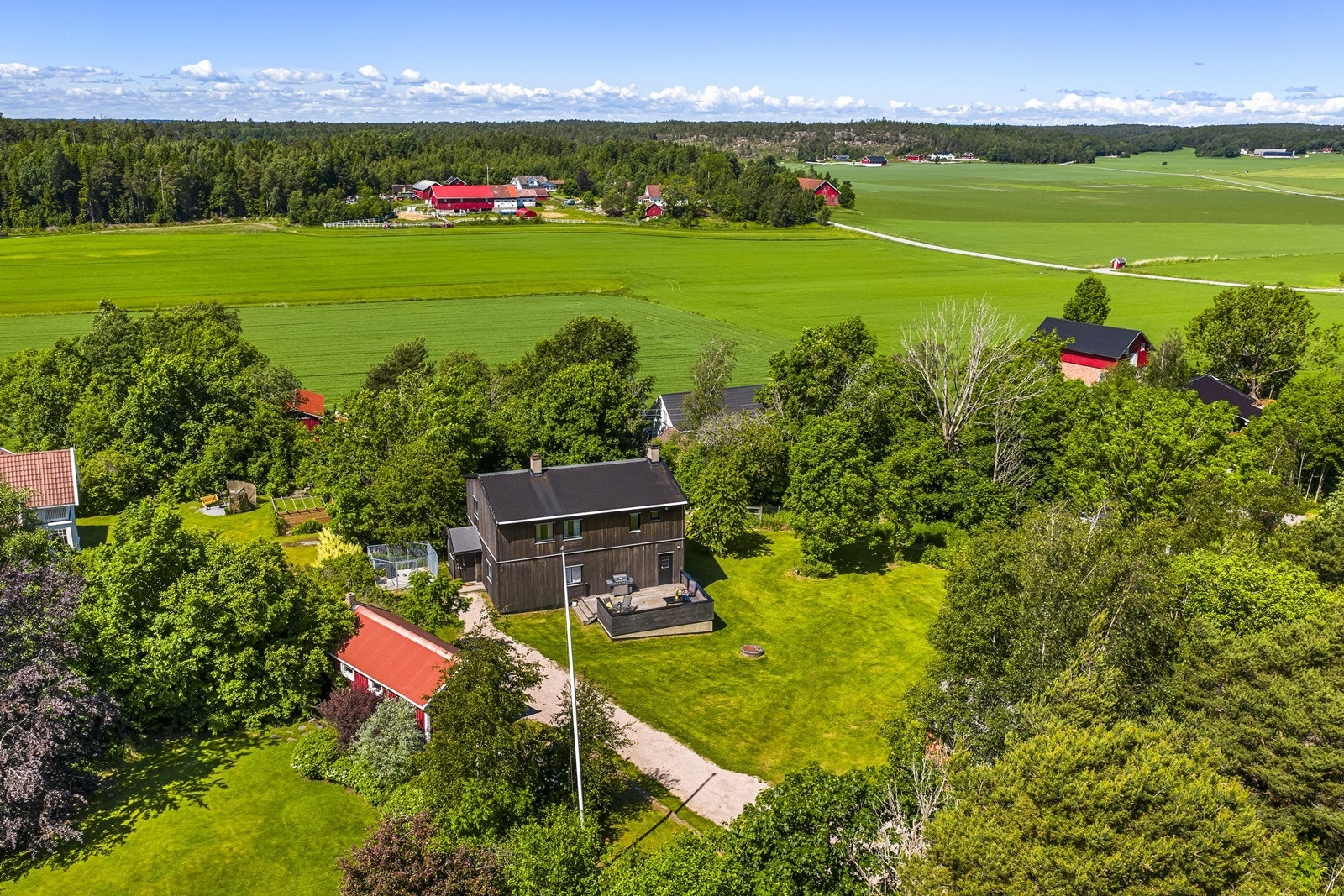 Velkommen til Toresmyr 8, presentert av EiendomsMegler1 v/Heidi Gangfløt. Foto: Fotoetcetera AS. Galleribilde