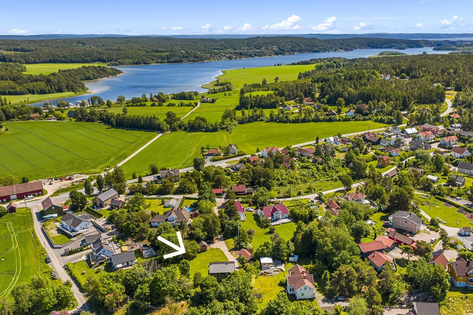 Beliggende i et etablert boligområde i Torsnes. Galleribilde