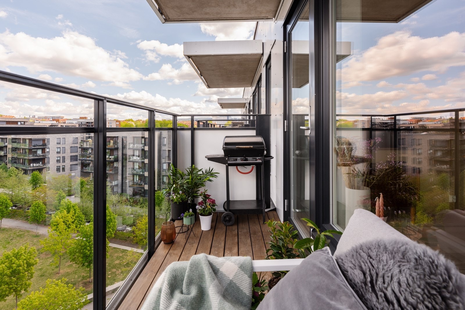 Balkongen er 4,4 m² og har plass til grill. Galleribilde