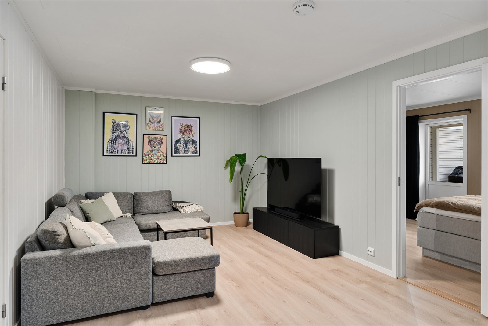 Her kan man sette opp et lekerom for ungene, lage til et kontor, treningsrom eller bruke stuen som en samlingsplass for hele familien til gode stunder (byggemeldt som gang). Galleribilde