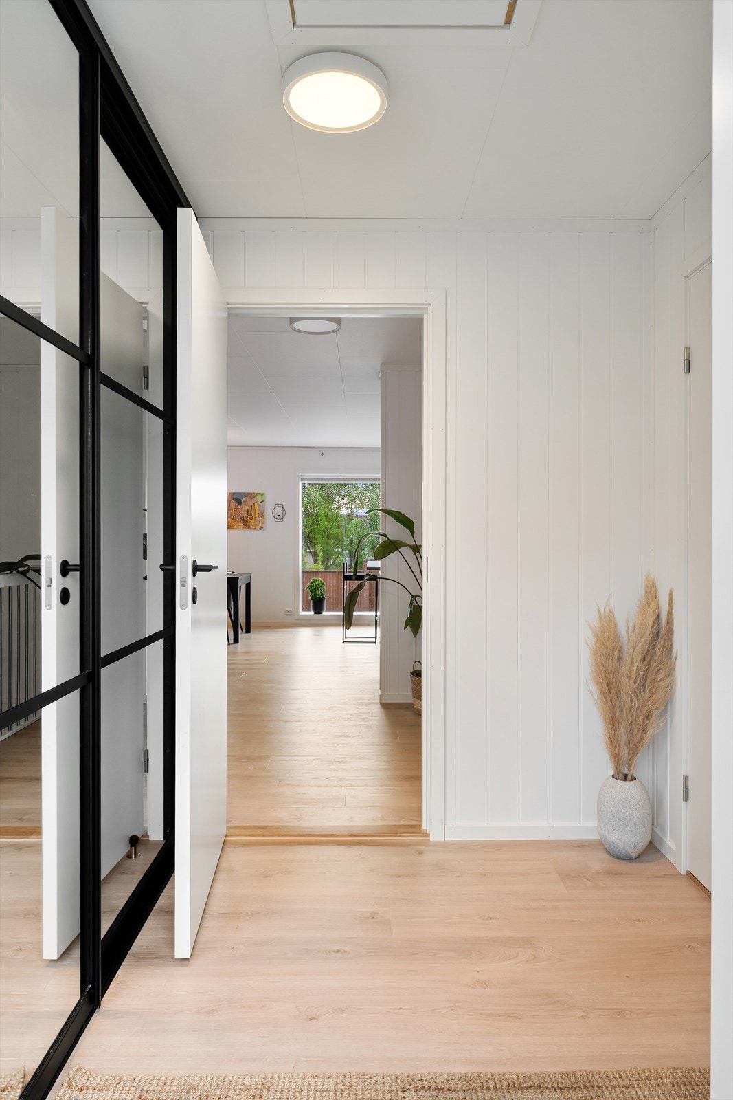 Boligen fremstår som lys og innbydende med gode planløsninger og gjennomgående god standard. Galleribilde