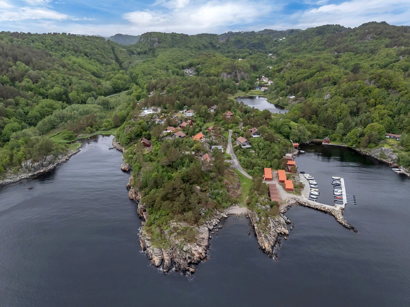 Området innbyr til båtturer i skjærgården og late dager på svabergene! Her kan man virkelig koble av og nyte skikkelig sørlandsidyll! Galleribilde