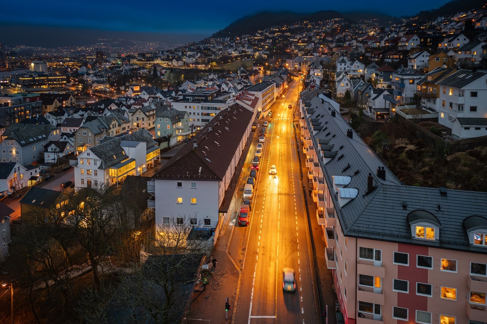 Bergen sentrum med alt av byens fasiliteter og servicetilbud er kun en gå- eller sykkeltur unna. Galleribilde