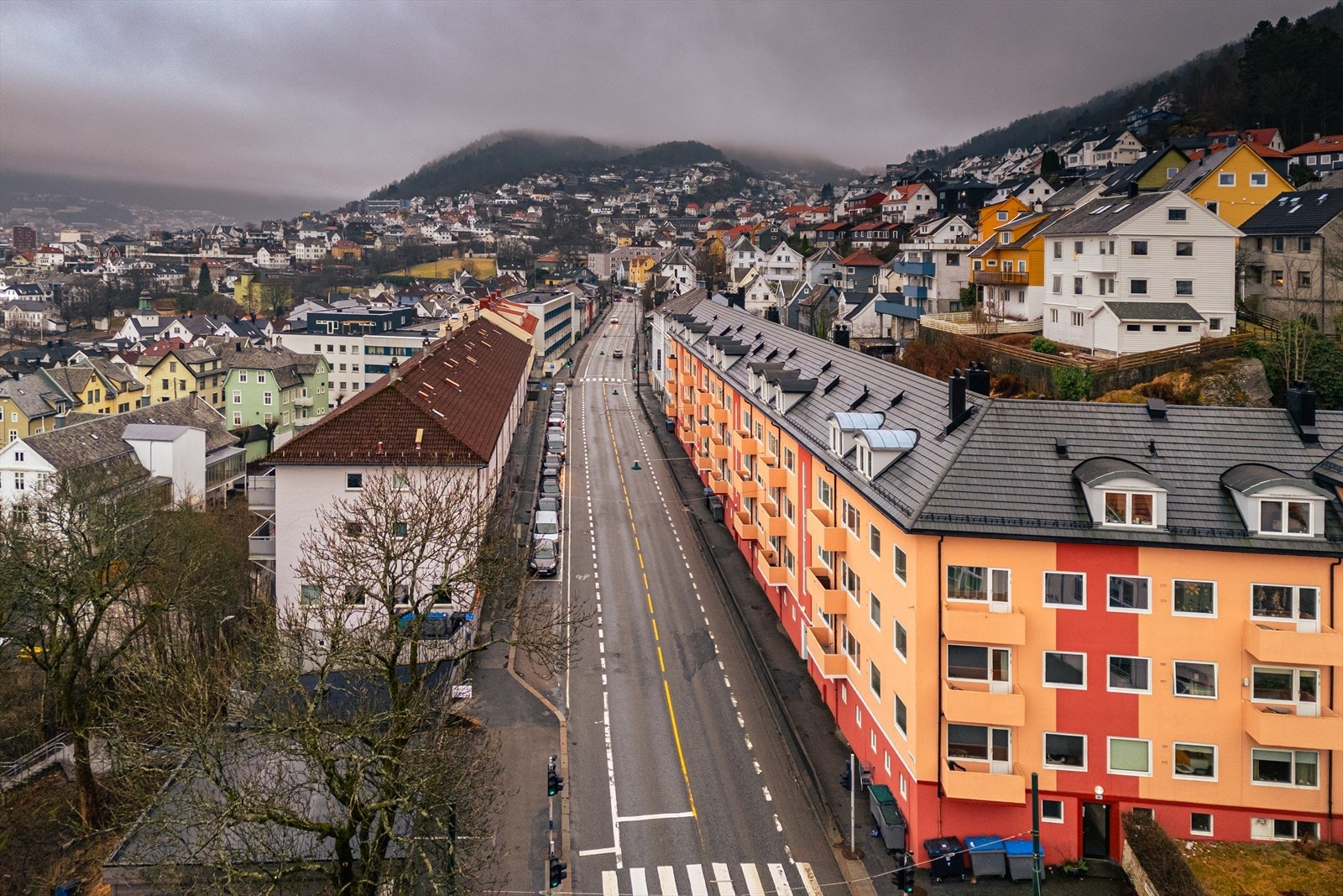 Leiligheten ligger fint til i byggets 2.etasje, med balkong på ca. 2,8 m². Galleribilde