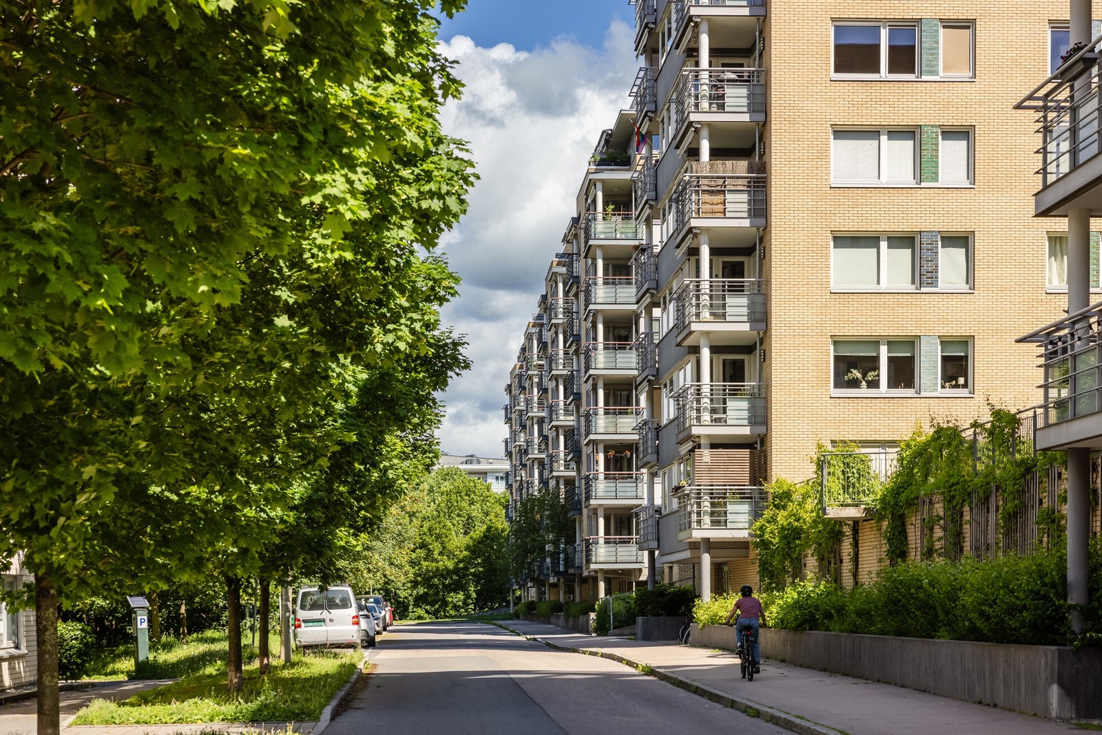 Attraktiv beliggenhet i et rolig boligområde med Akerselva som nærmeste nabo, samtidig som du kun er en kort spasertur fra sentrum og alt byen har å tilby. Galleribilde