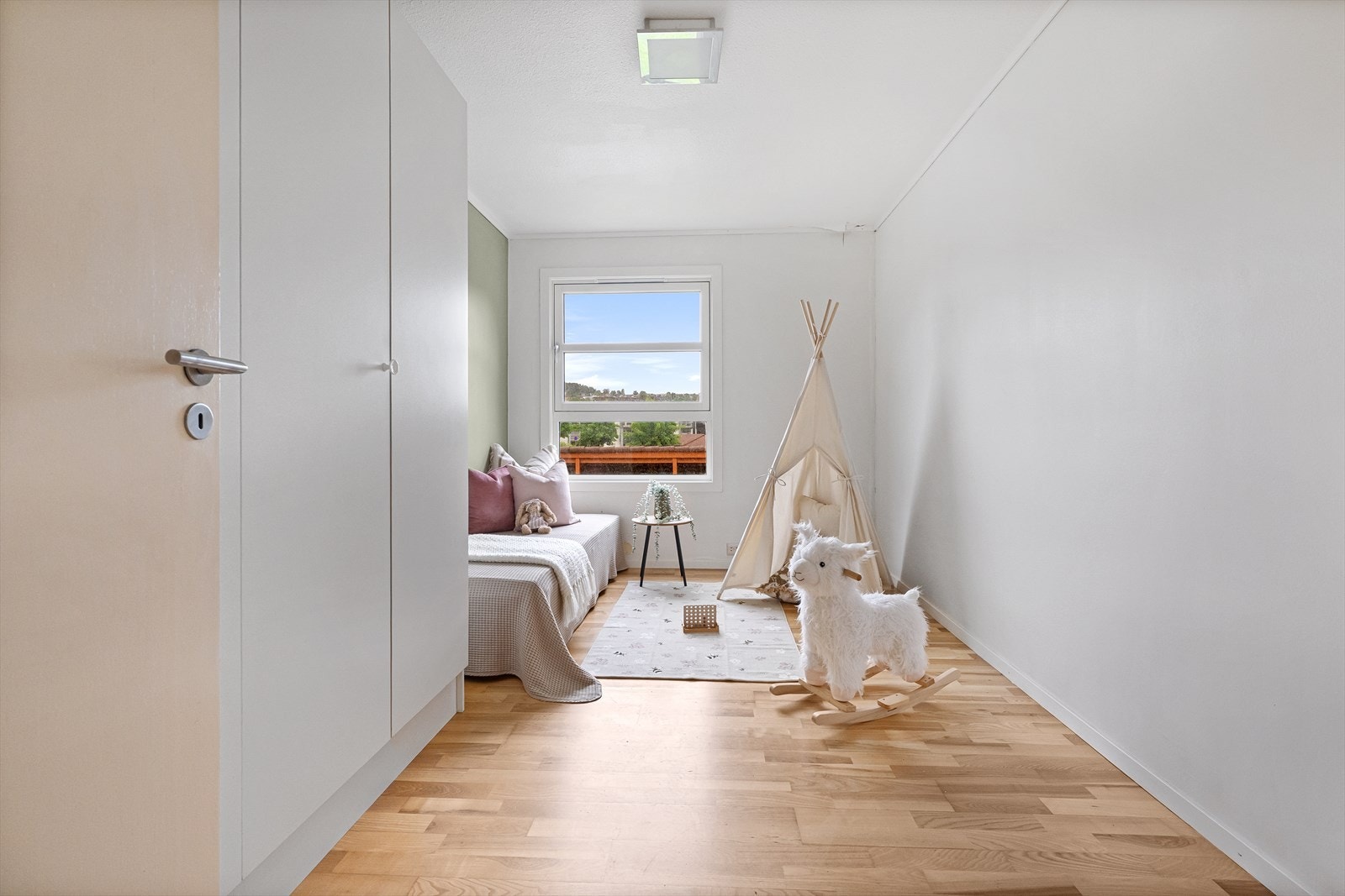 De øvrige soverommene egner seg godt som barnerom, gjesterom eller kontor. Galleribilde