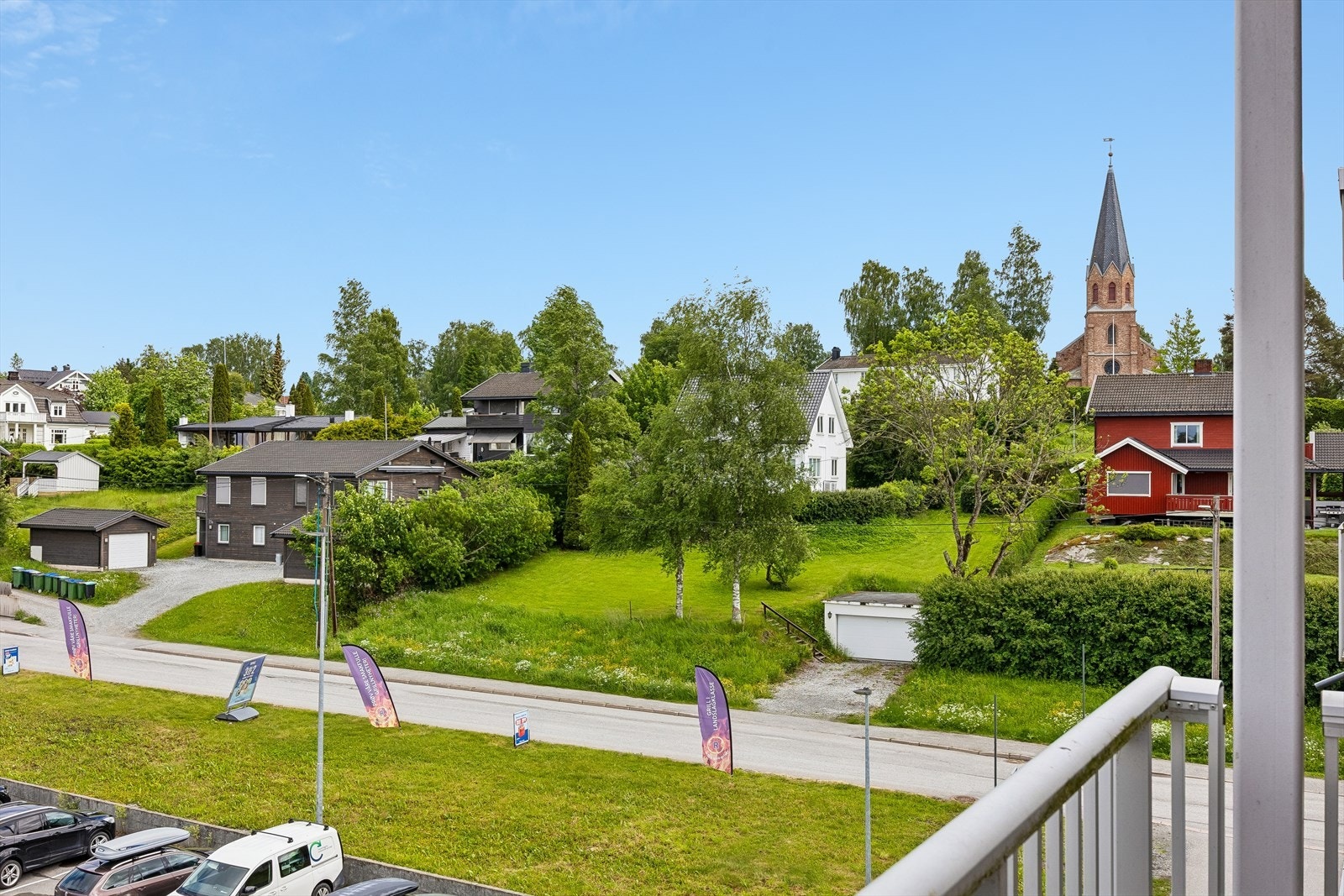 Til leiligheten medfølger en egen garasjeplass - i en oppvarmet parkeringskjeller med heisadkomst. Galleribilde
