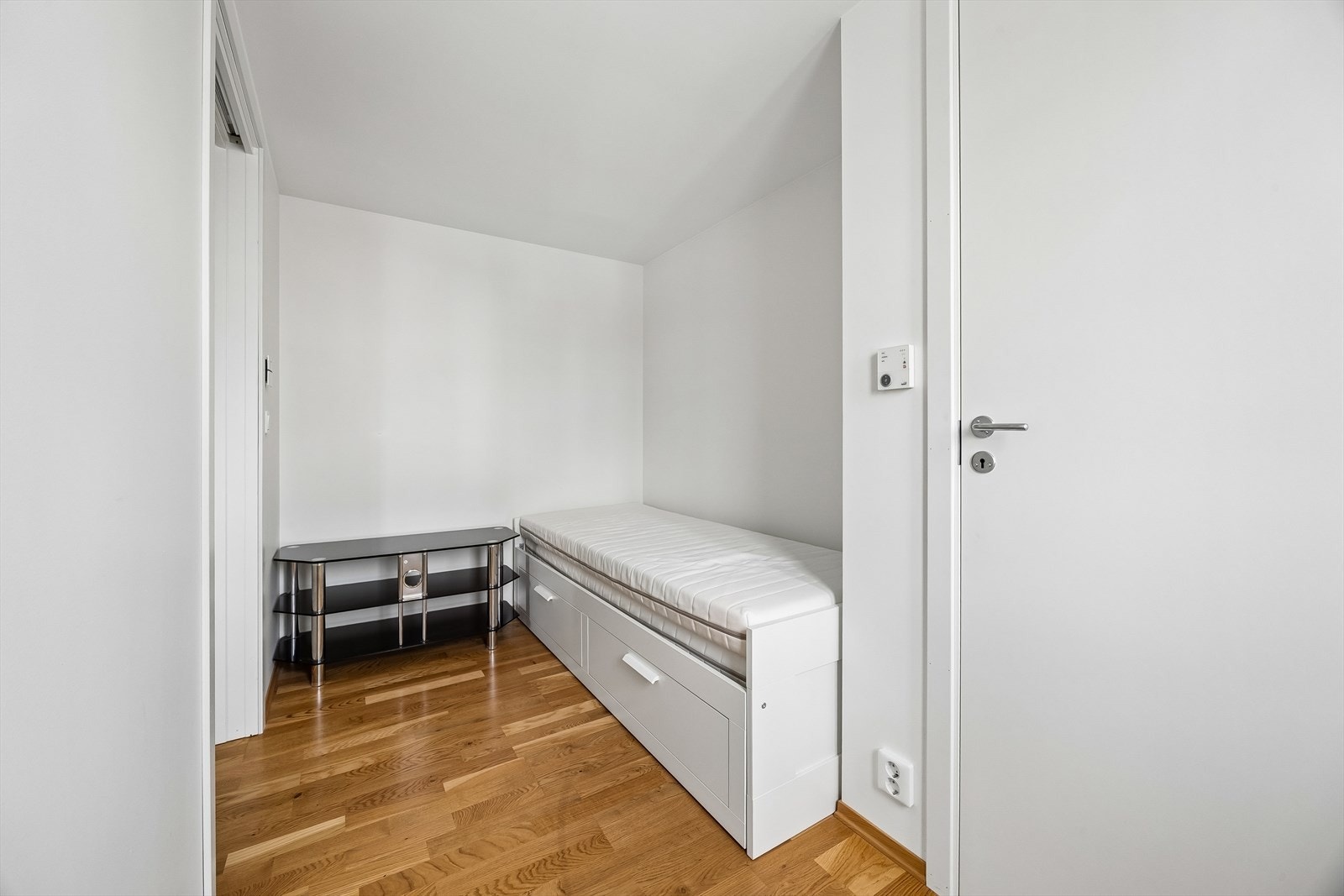 Tilliggende soverom 2 er en praktisk bod. Galleribilde