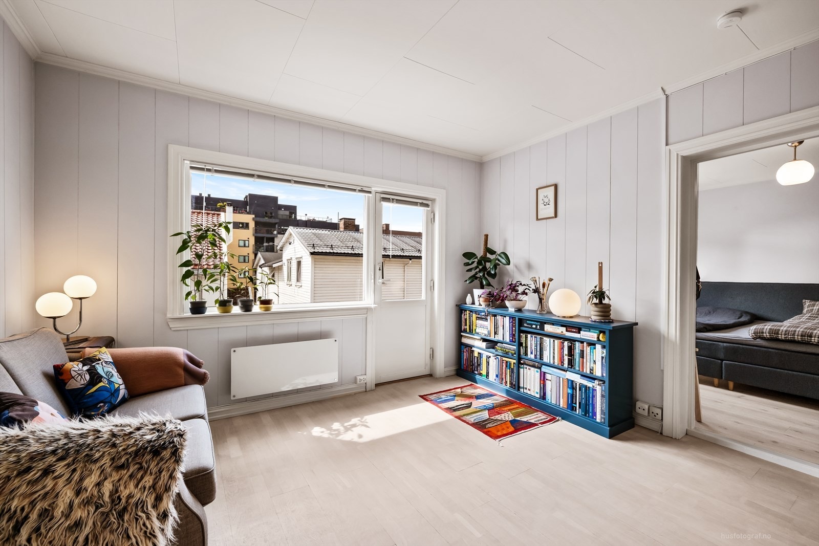 Gjennomgående laminatgulv i leiligheten. Galleribilde