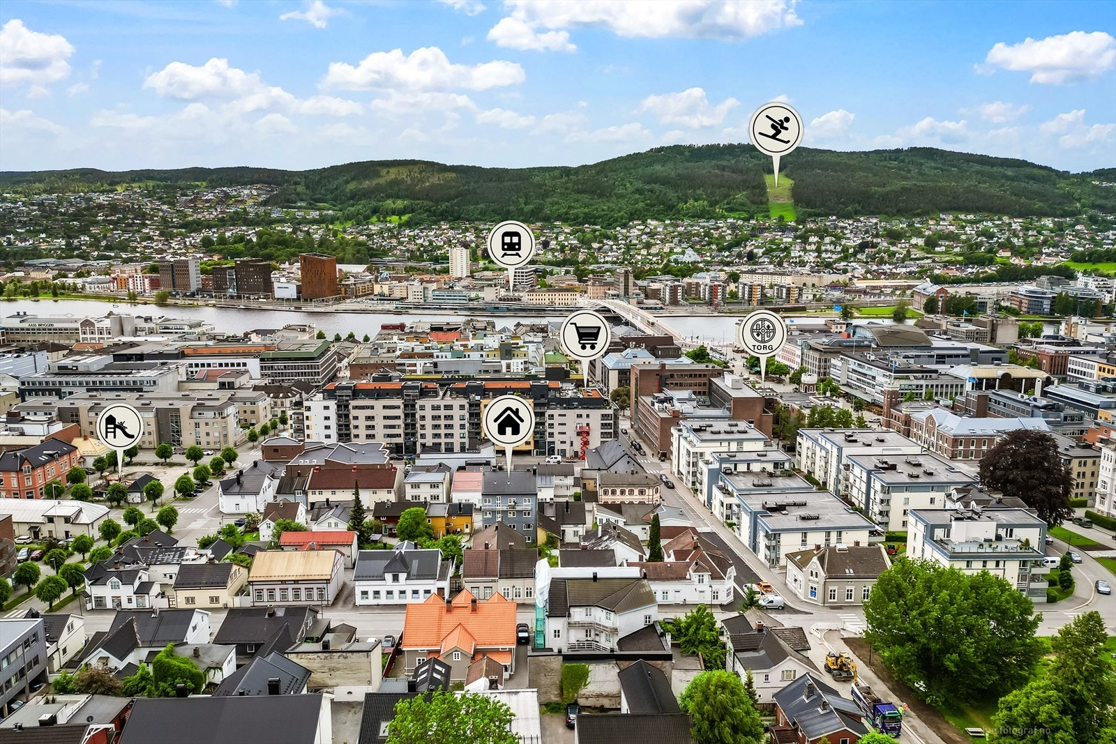 Kort vei til Drammen stasjon, med hyppige avganger og gode pendlermuligheter. Galleribilde