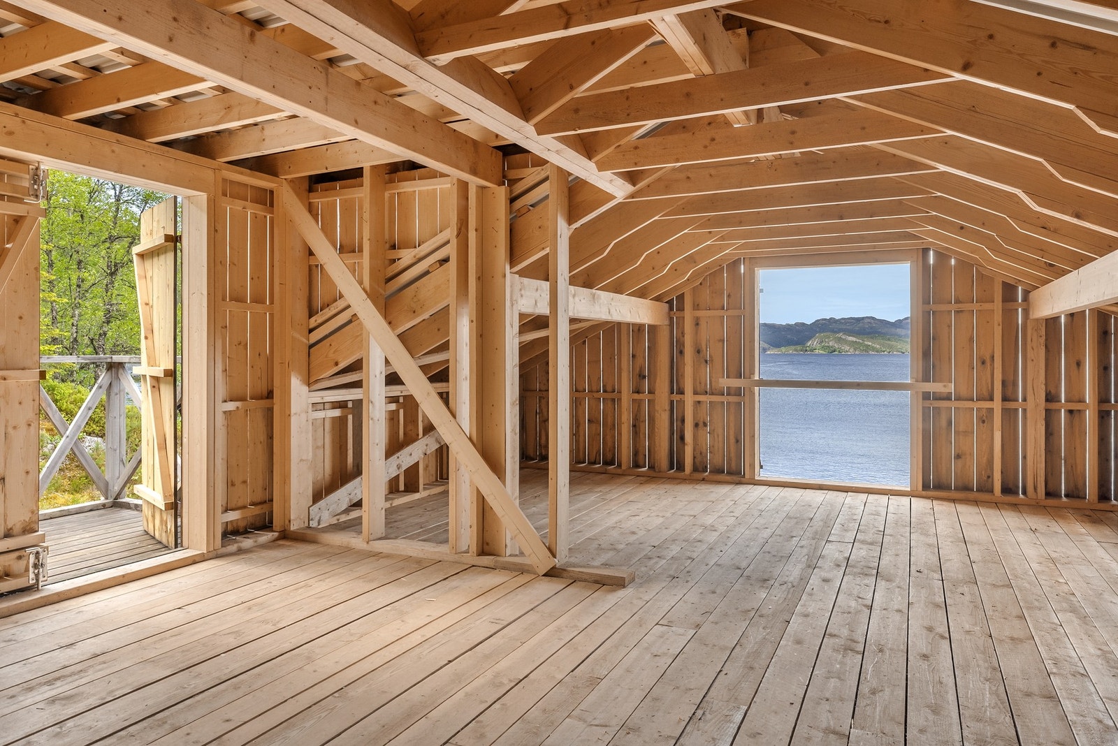Innvendig i lagerloft på naust Galleribilde