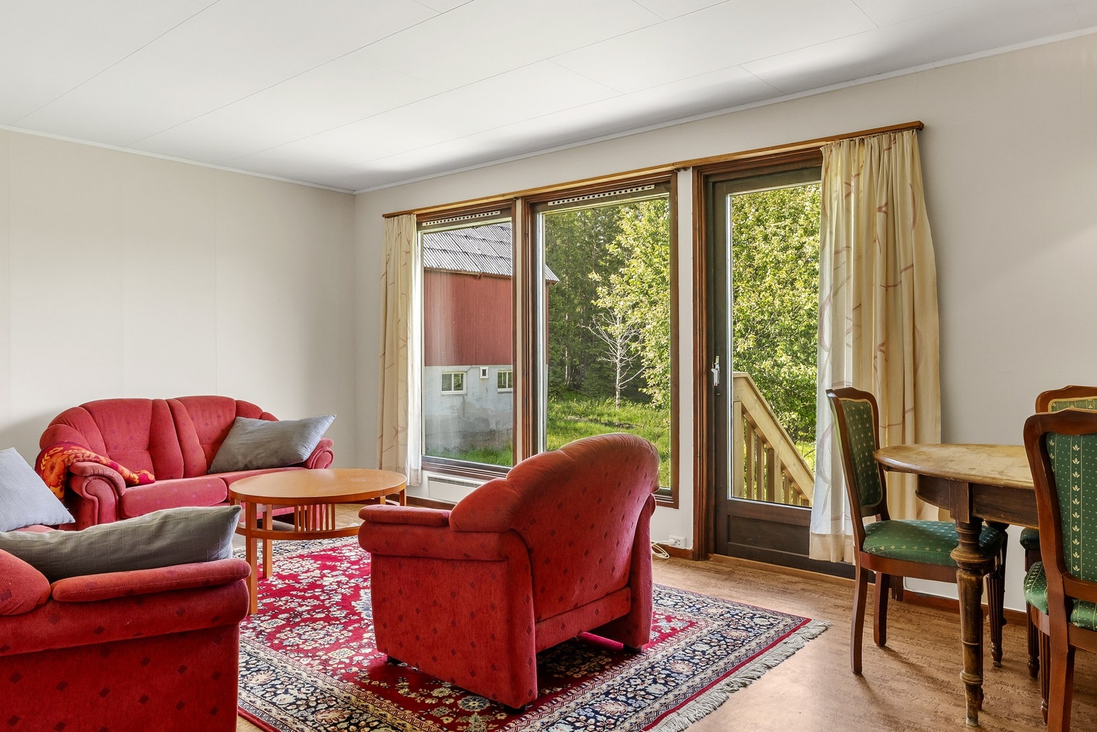 Stue med utgang til terrasse Galleribilde